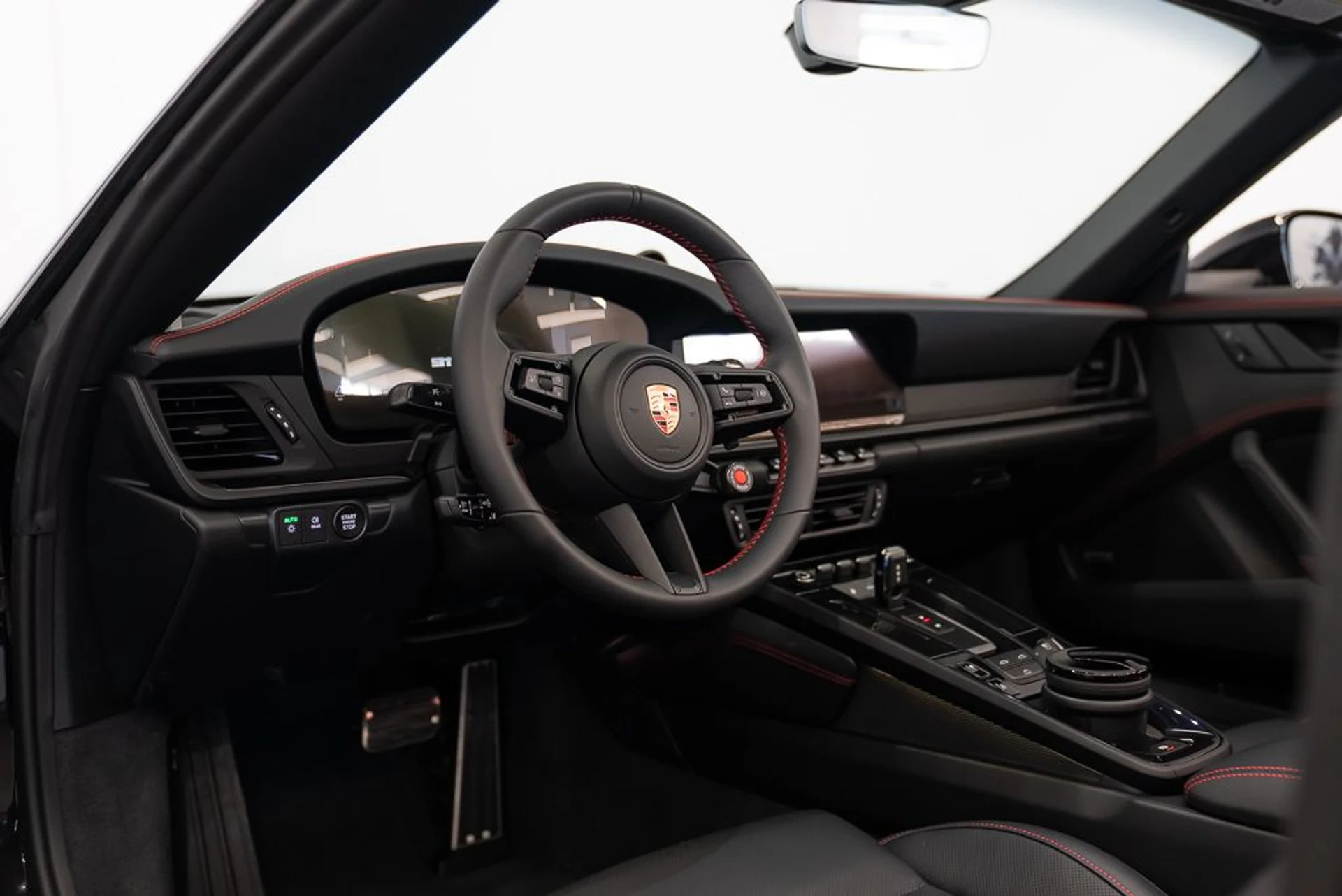 mph014_3390515243_porsche_911_2025_jpg_v_1775165756_0ccf477848