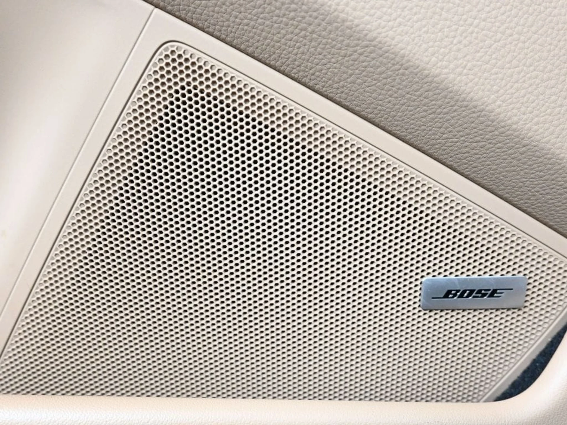 mph014_3395537047_92f98c4a4b5d19d4e859db7e2ecdd2b3x_593849fae3