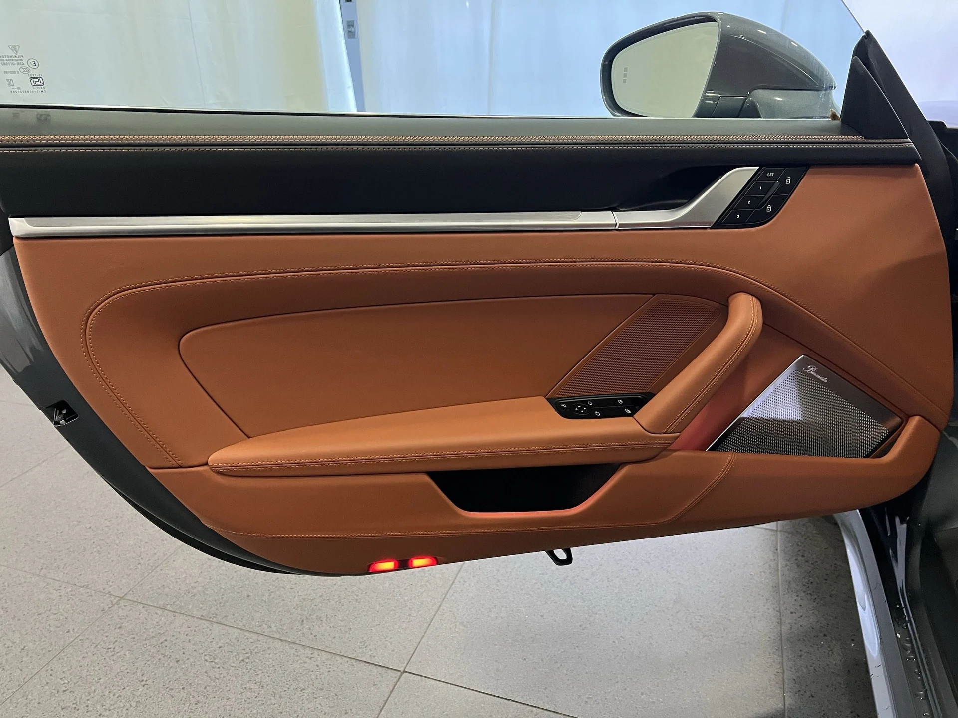 mph014_3397828713_cb2c775cc8df7effe9a935c93f8d8051x_8033000114