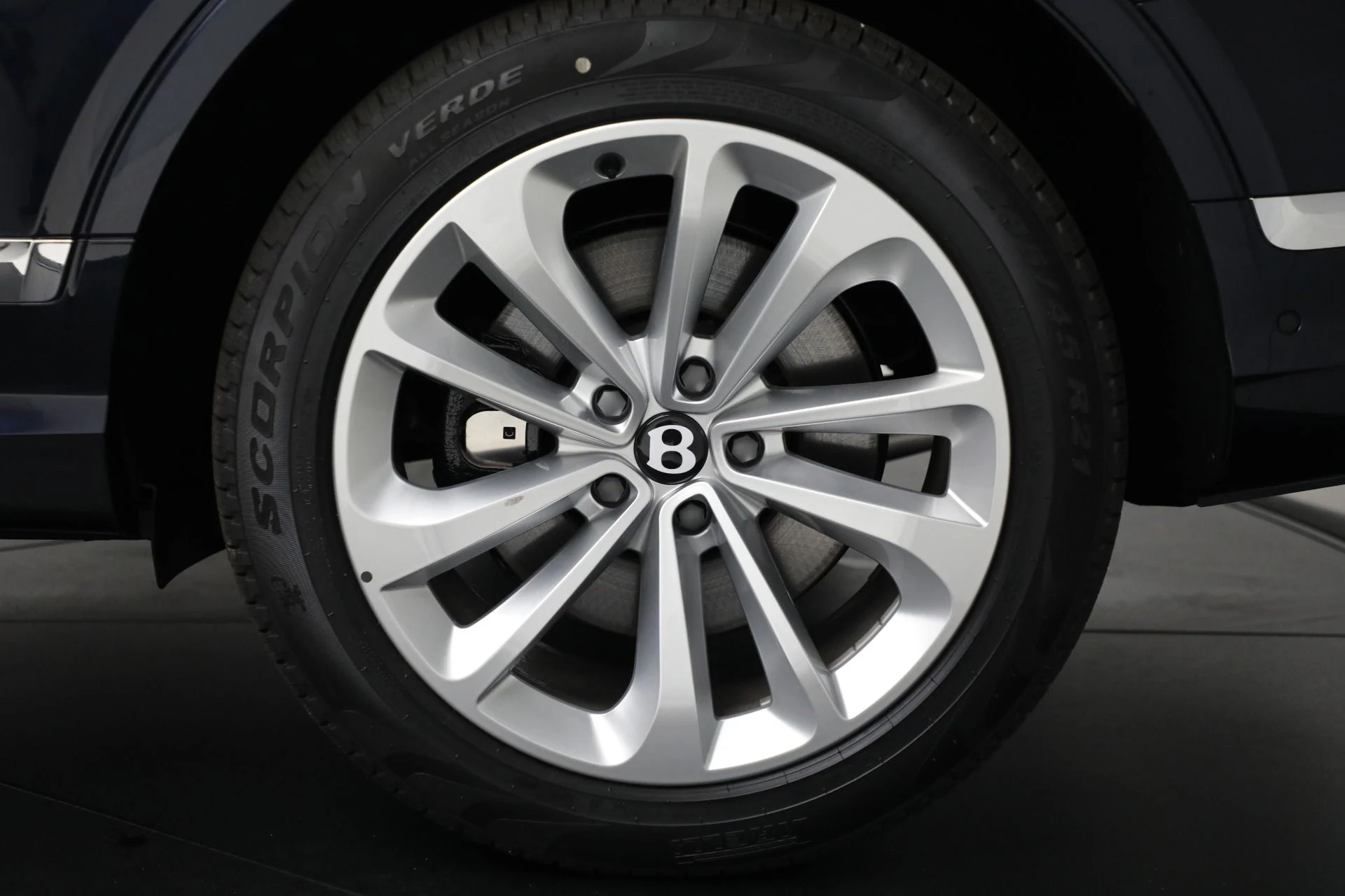 mph014_3400370057_New_2025_Bentley_Bentayga_V8_db742a0bcb