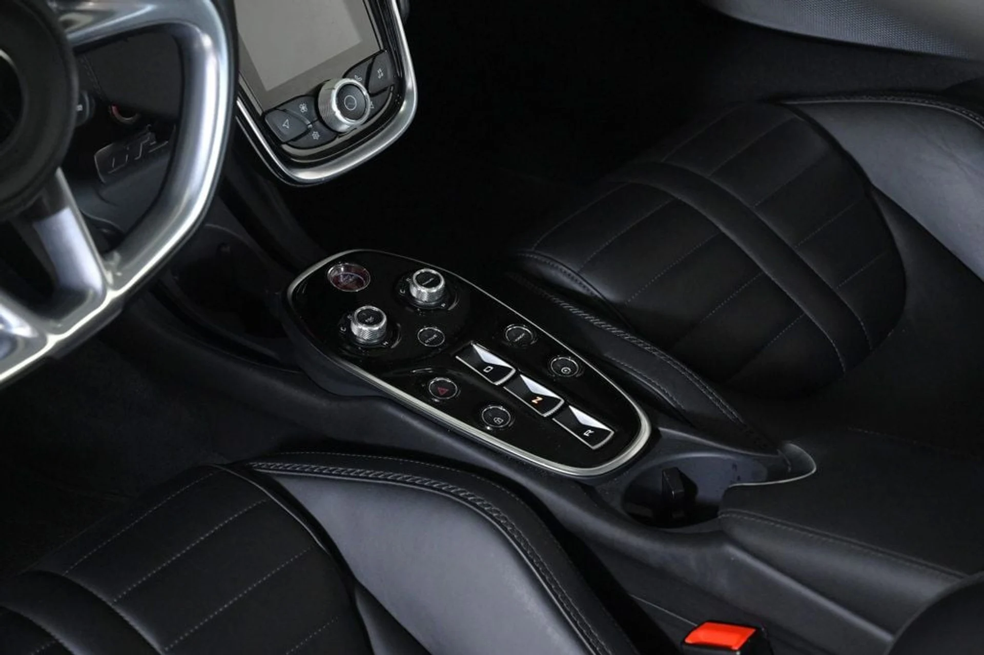 mph014_3402878996_used_2025_mclaren_gts_techlux_11350_22874219_14_1024_41d2d1f0d8