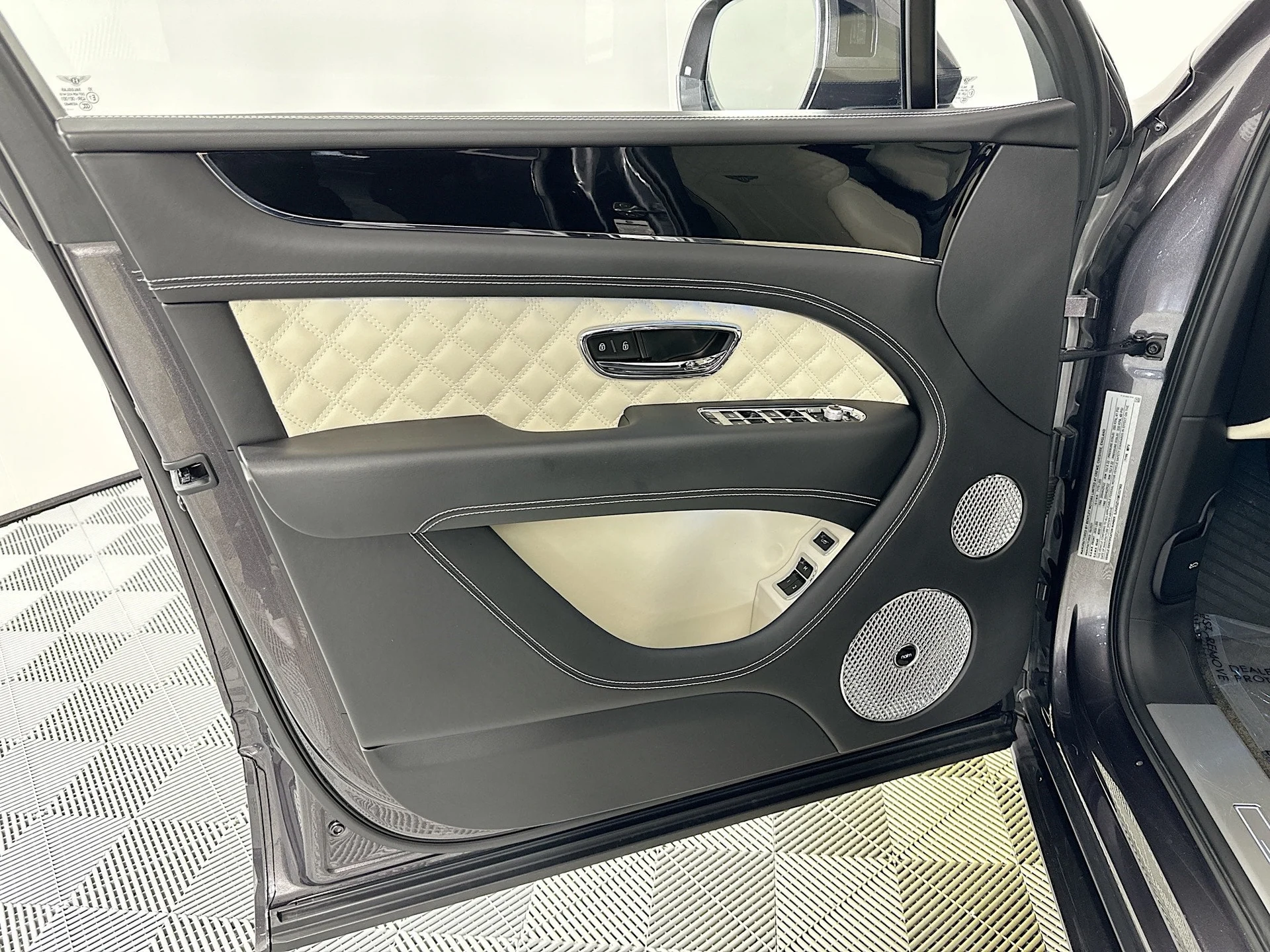 mph014_3410054580_15_36fae64ac6