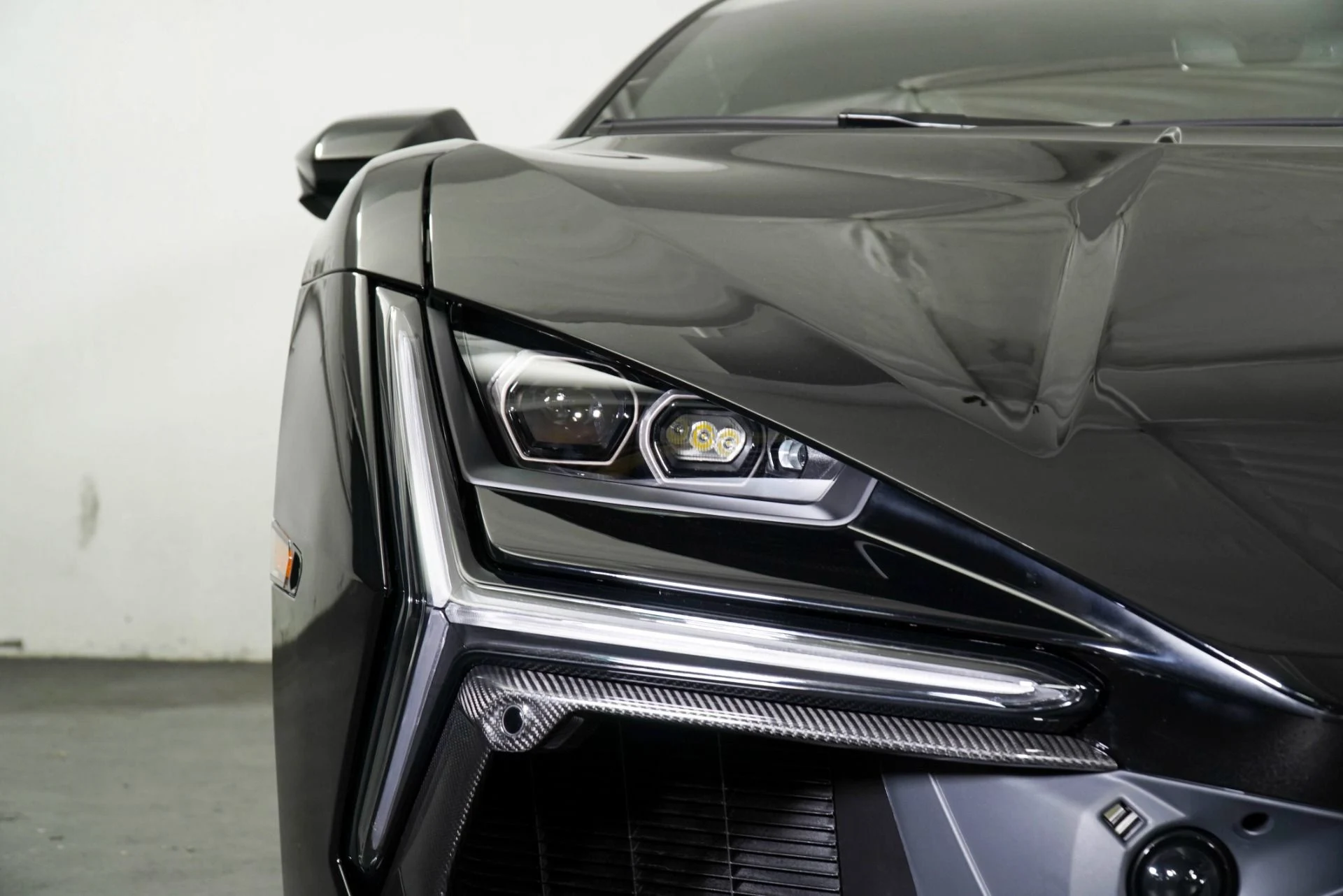 mph014_3417413300_New_2026_Lamborghini_Revuelto_1776293833_46af07c507