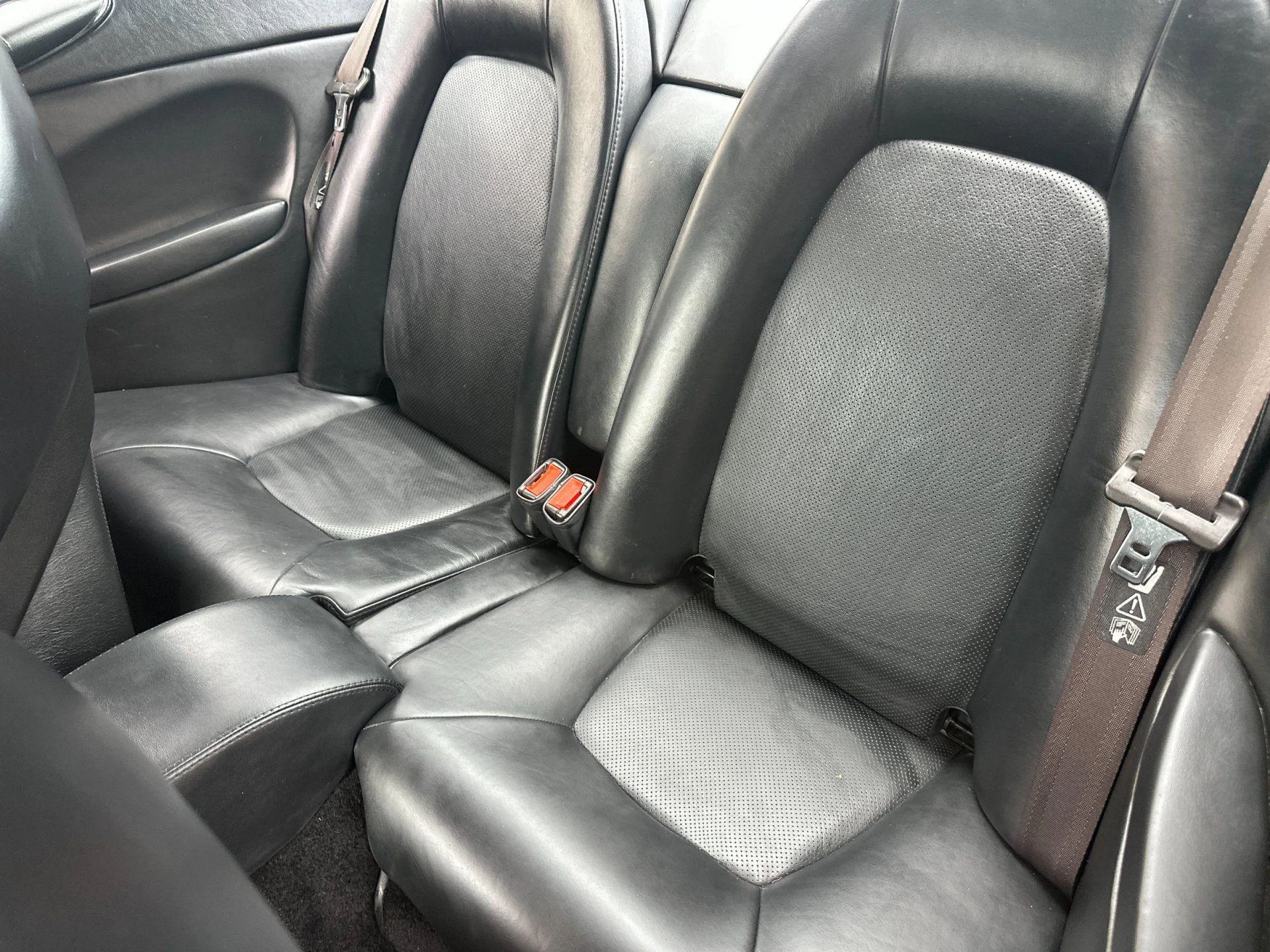 mph014_3417802406_Used_2005_Aston_Martin_Vanquish_S_1772012910_4d2022fcab