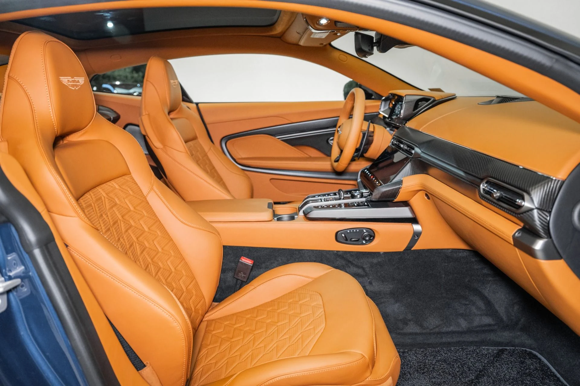 mph014_342619775_Used_2025_Aston_Martin_Vanquish_1751745767_682d4af68b