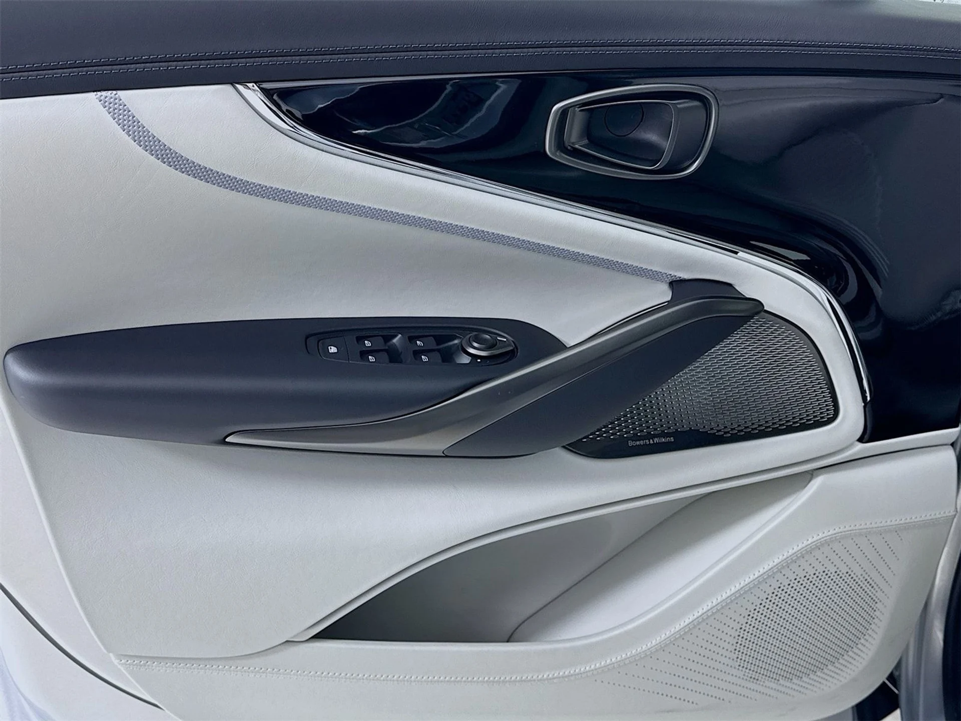 mph014_3427945550_741660e0d034bca008e1d83700a11768x_da29b42e75