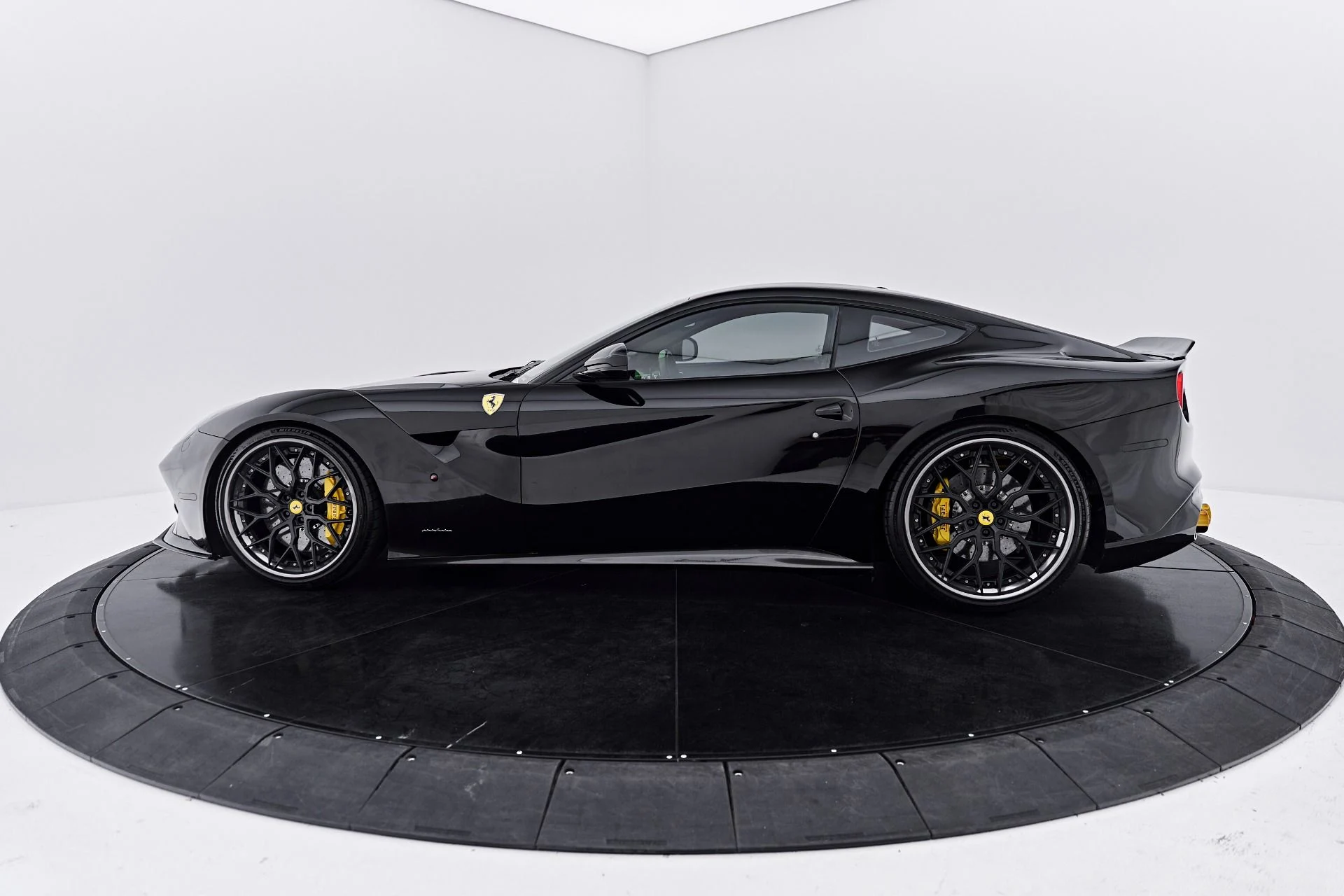 mph014_3437614420_Used_2015_Ferrari_F12_Berlinetta_1790206481_b61a2a8e67