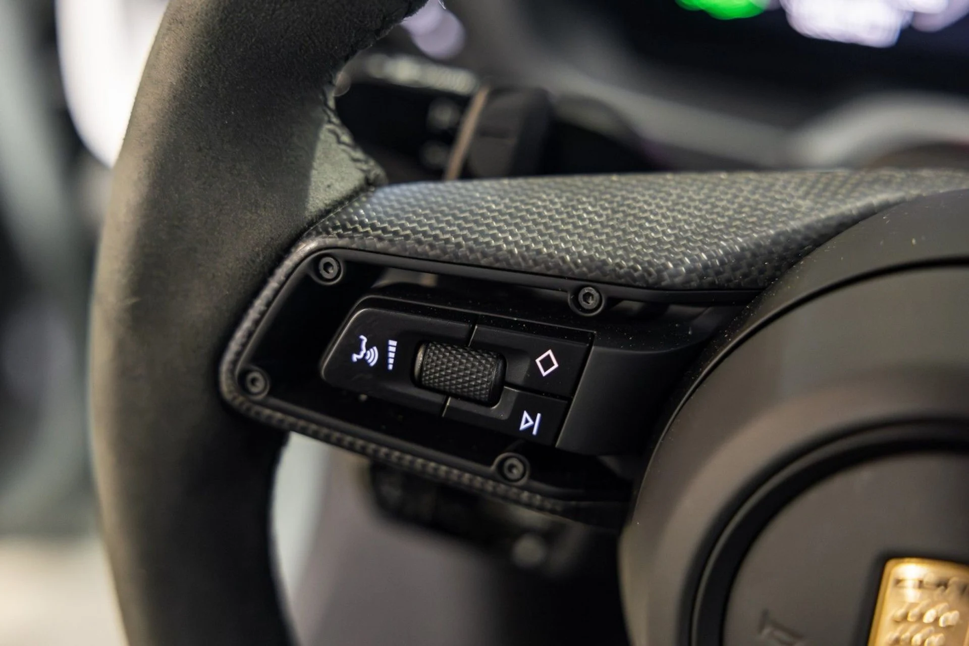 mph014_343799683_kg_b3137b95f5