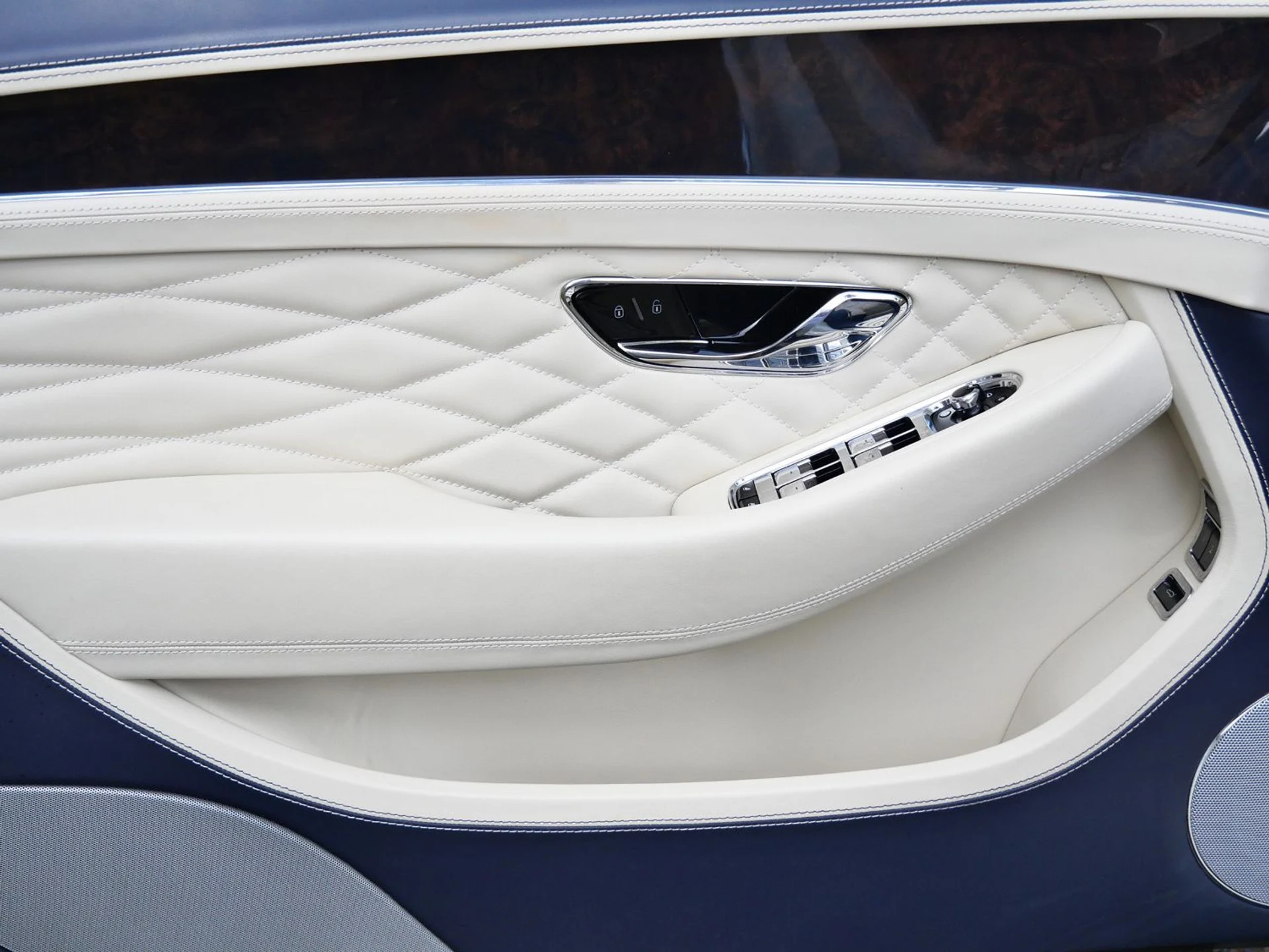 mph014_3441069753_f130223b5a963dd989e0cd891aa13daax_a173d4ed35