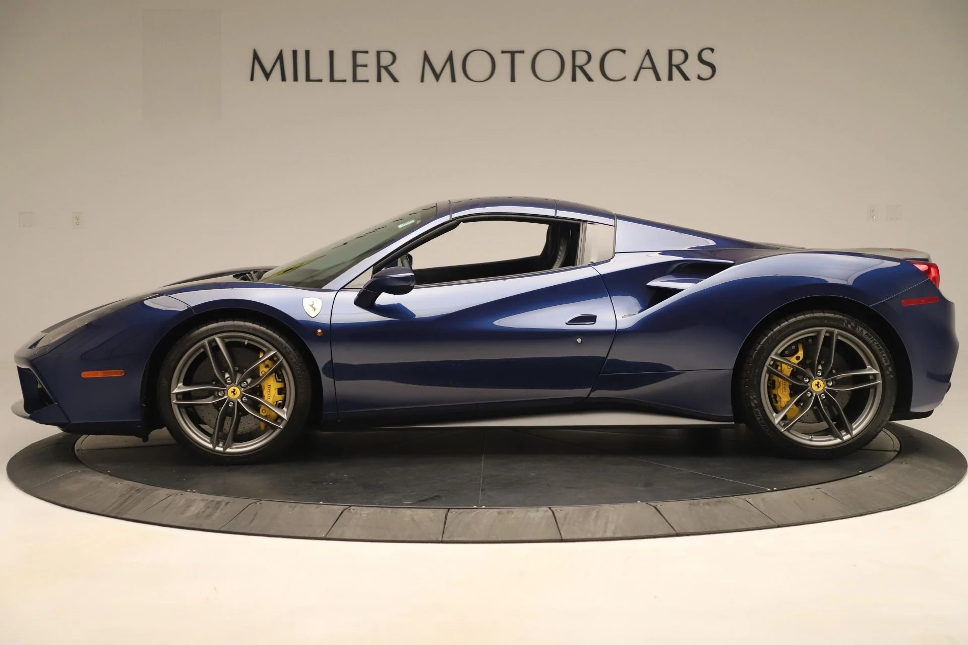 mph014_3442271273_Used_2018_Ferrari_488_Spider_1777144880_97b29c9359