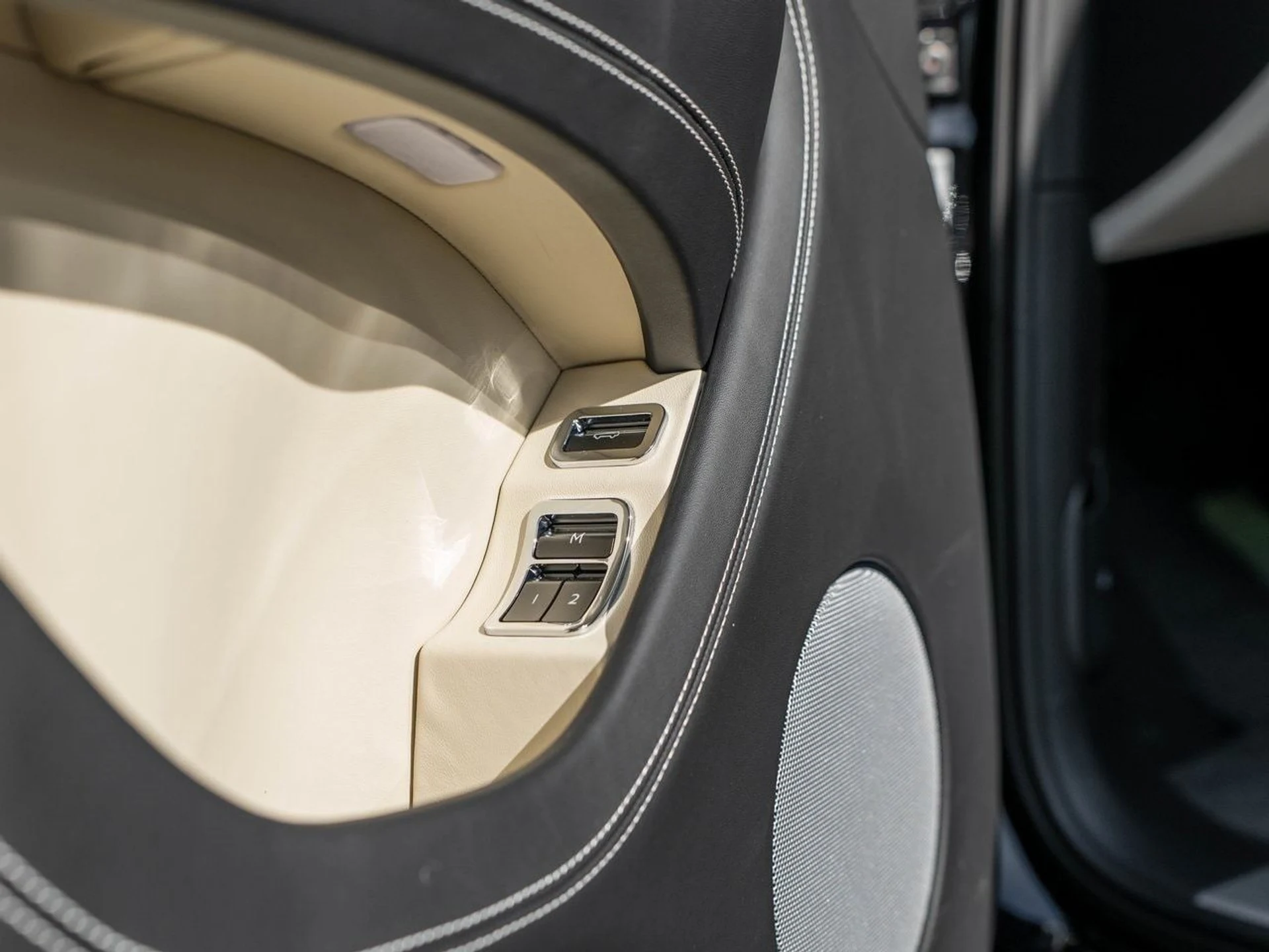 mph014_3445672230_58c34754f1f1887199a4f0437893d118x_ae29787596