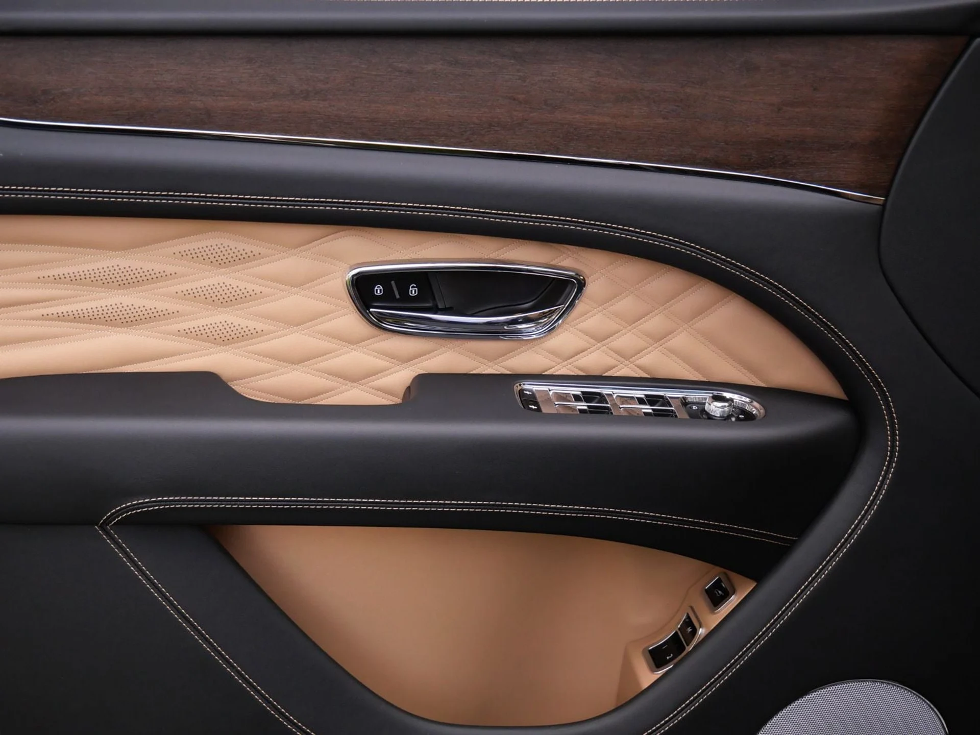 mph014_3447071981_2e6f9de6157b78ebc1383a02ba68a98bx_5b60a91b16