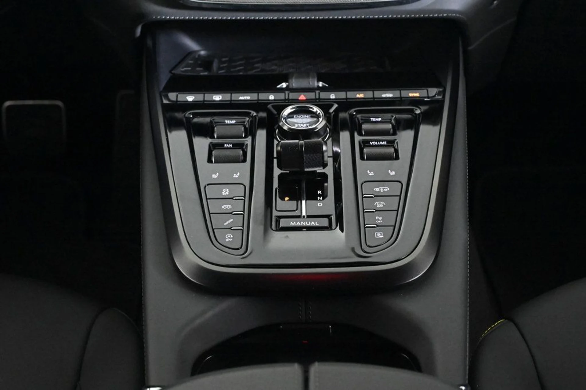 mph014_3452090425_used_2025_aston_martin_dbx_707_11350_22966426_14_1024_6ce96ca1eb