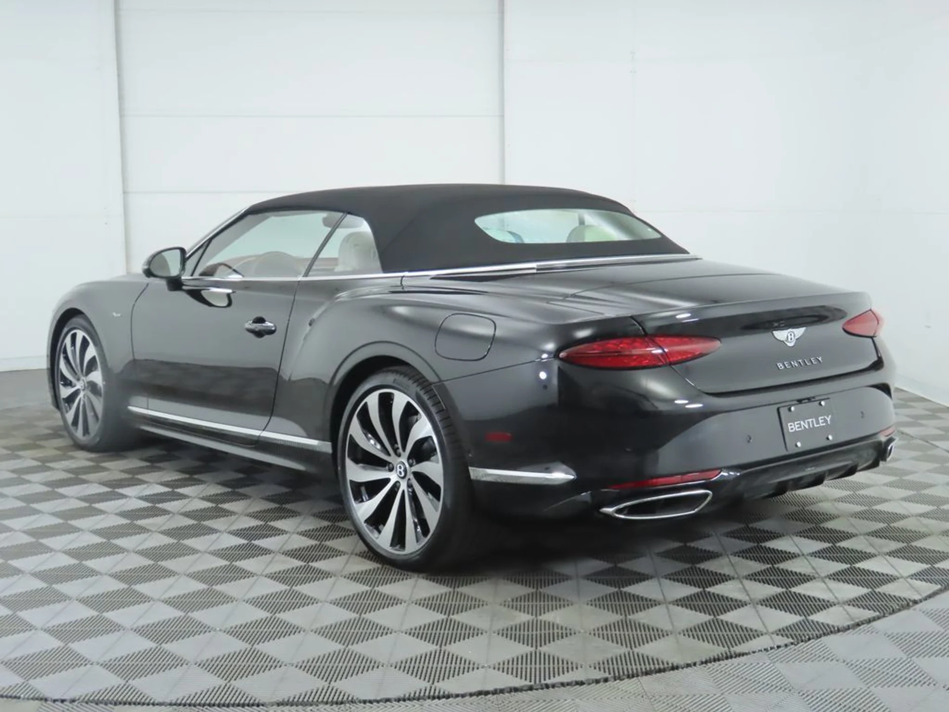 mph014_3460819412_new_2026_bentley_continental_gtc_8119_22975587_15_1024_7801ab081b