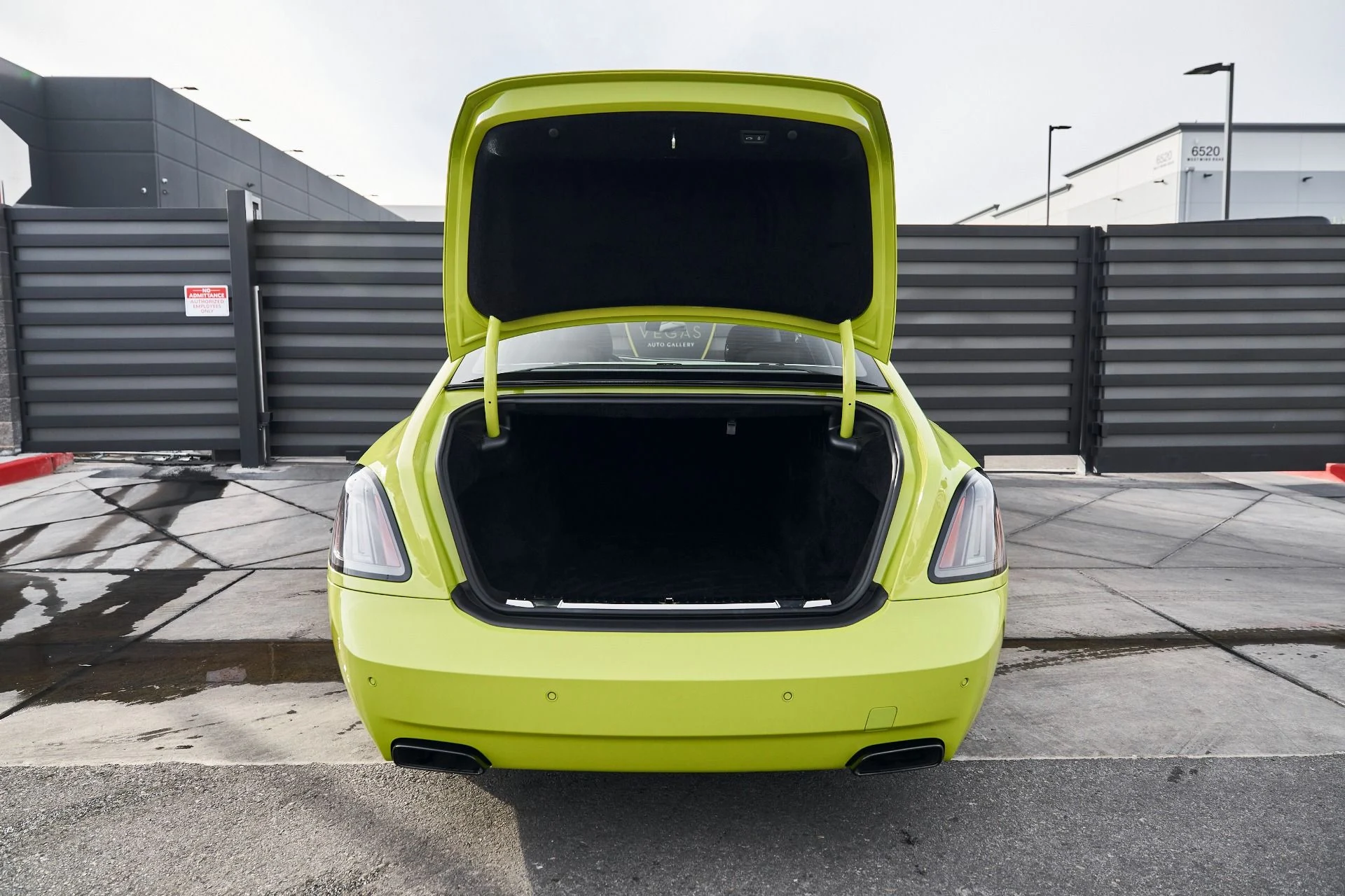 mph014_3463598123_Used_2025_Rolls_Royce_Ghost_Black_Badge_1769049476_f58702f9b2