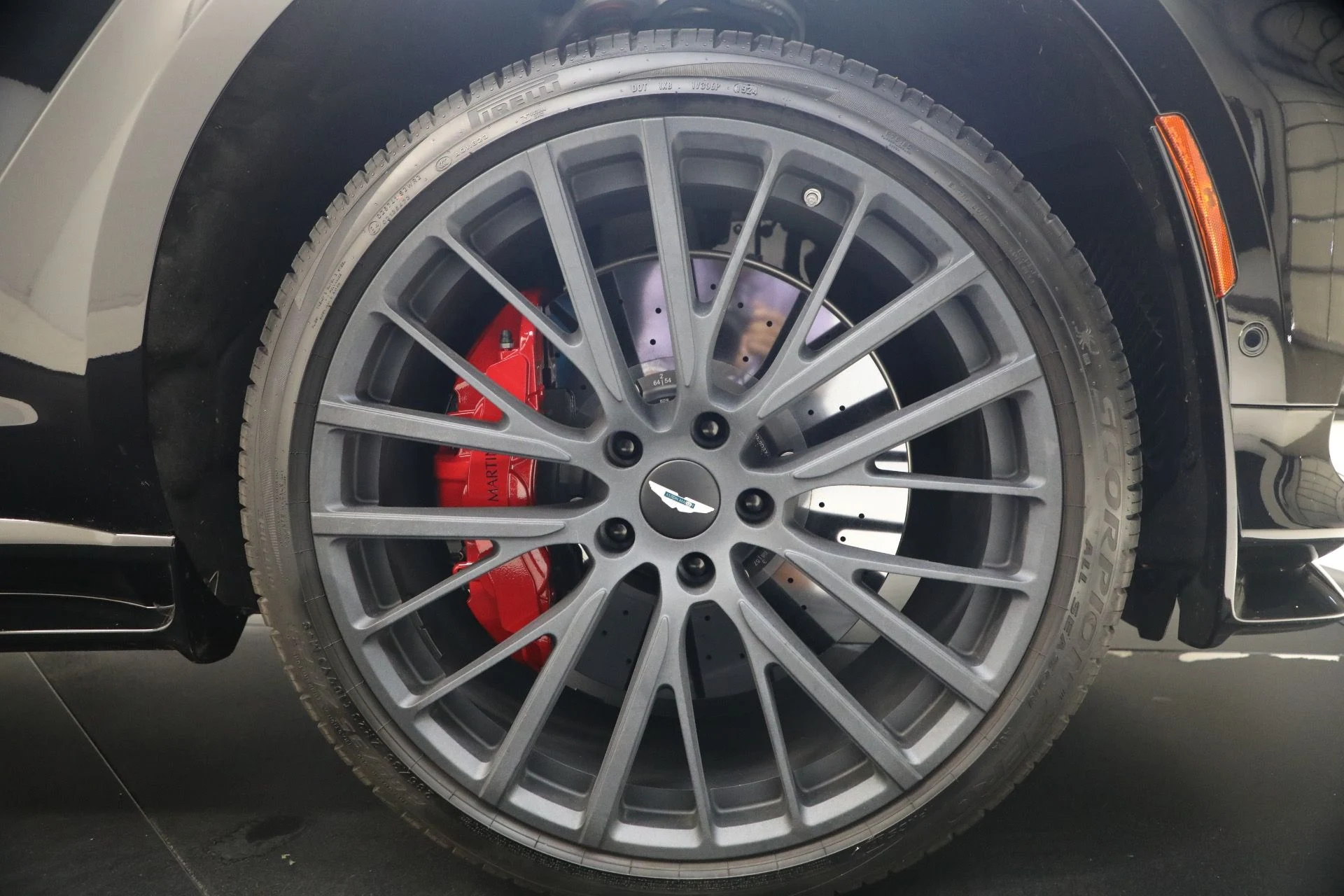mph014_3469258158_Used_2025_Aston_Martin_DBX_707_1790965010_671e0772d6