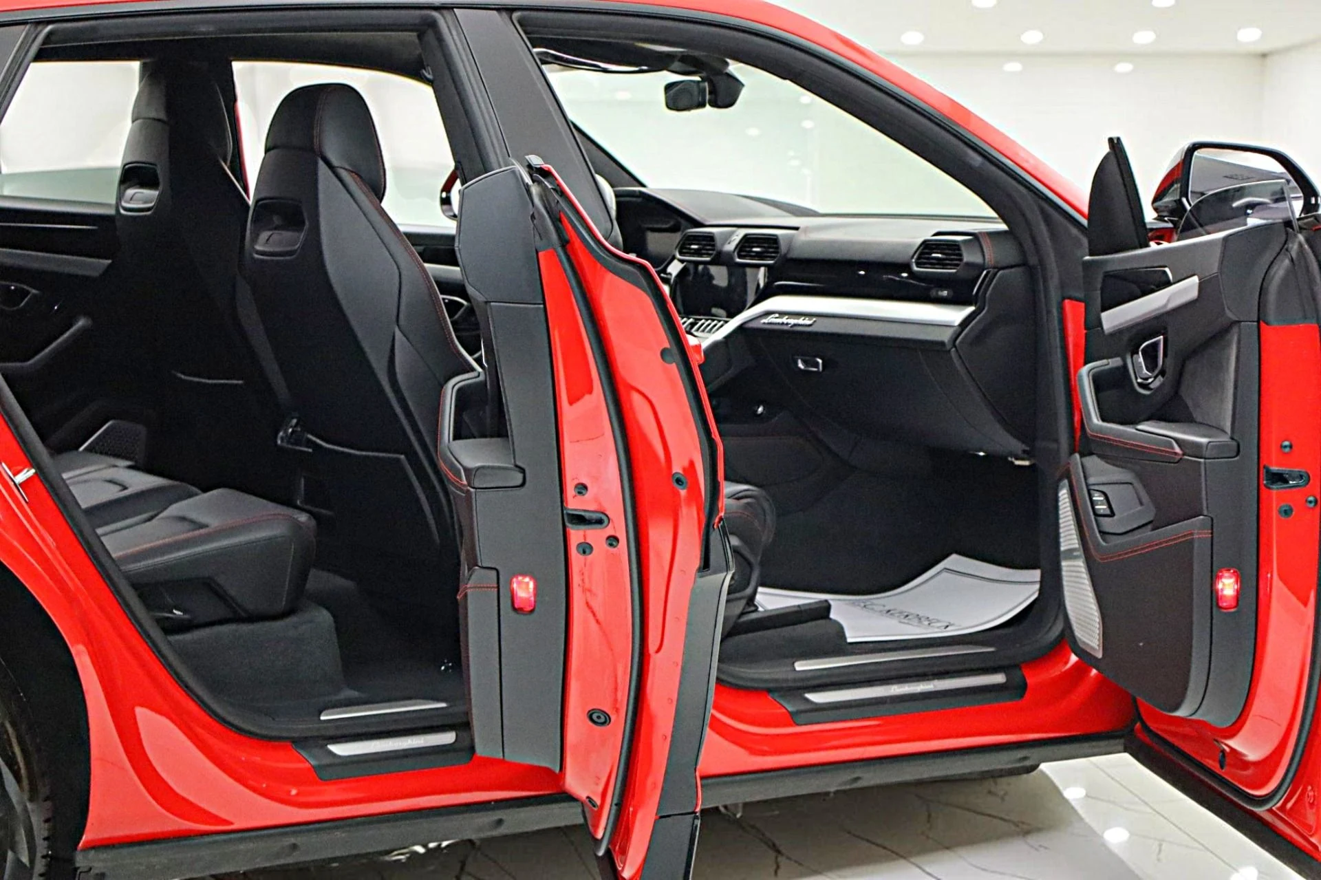 mph014_346994344_Used_2020_Lamborghini_Urus_8f581a1d35