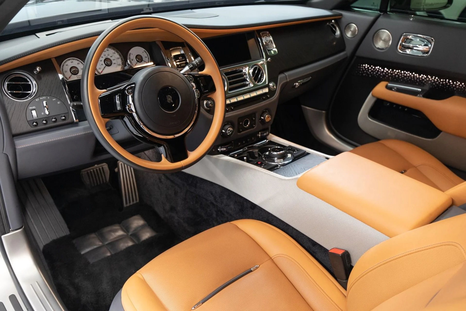 mph014_3470069300_Used_2018_Rolls_Royce_Wraith_Luminary_Collection_1708563018_539234a88e