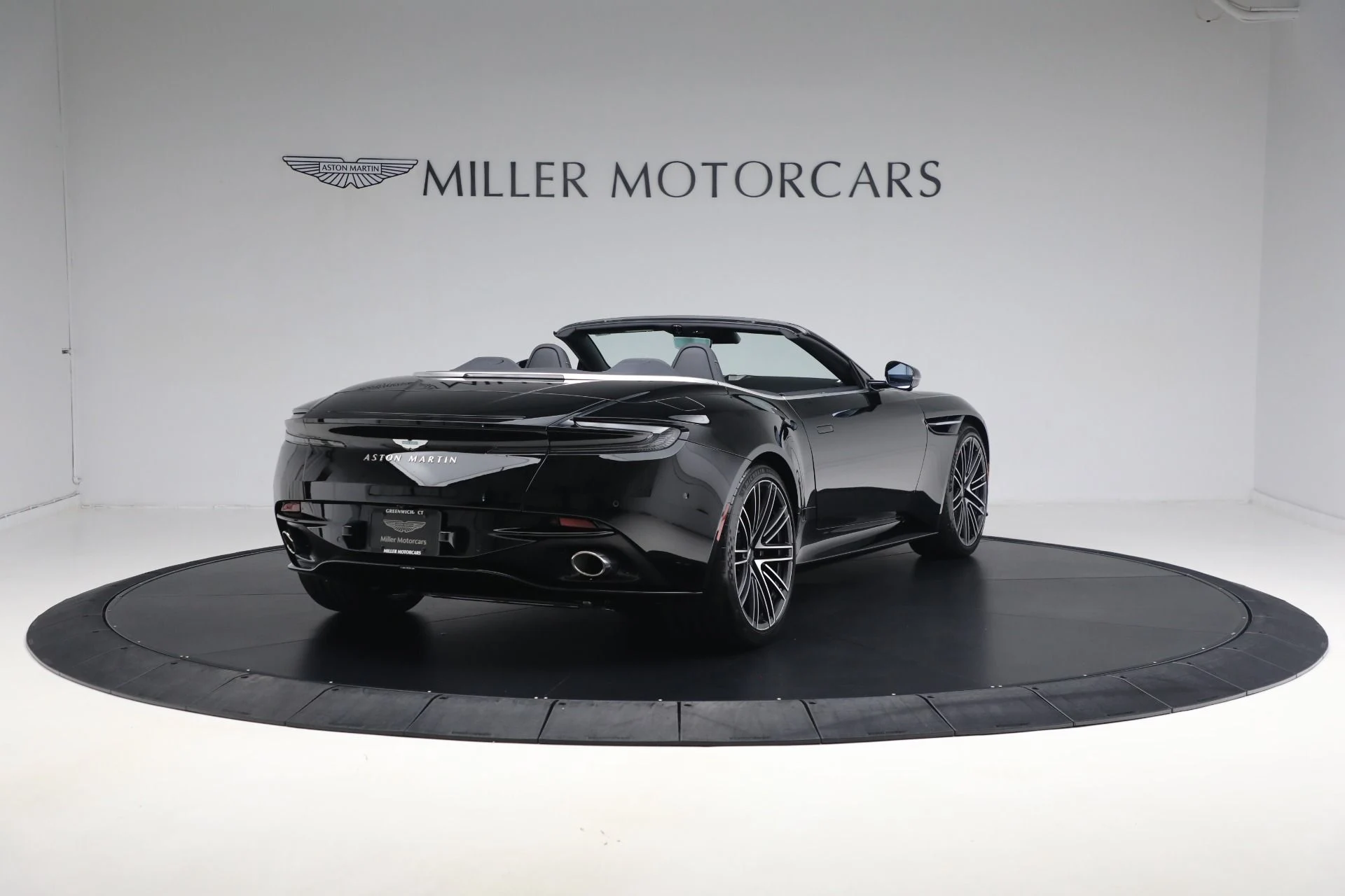 mph014_3474567470_New_2025_Aston_Martin_DB_12_Volante_9a711fe58b
