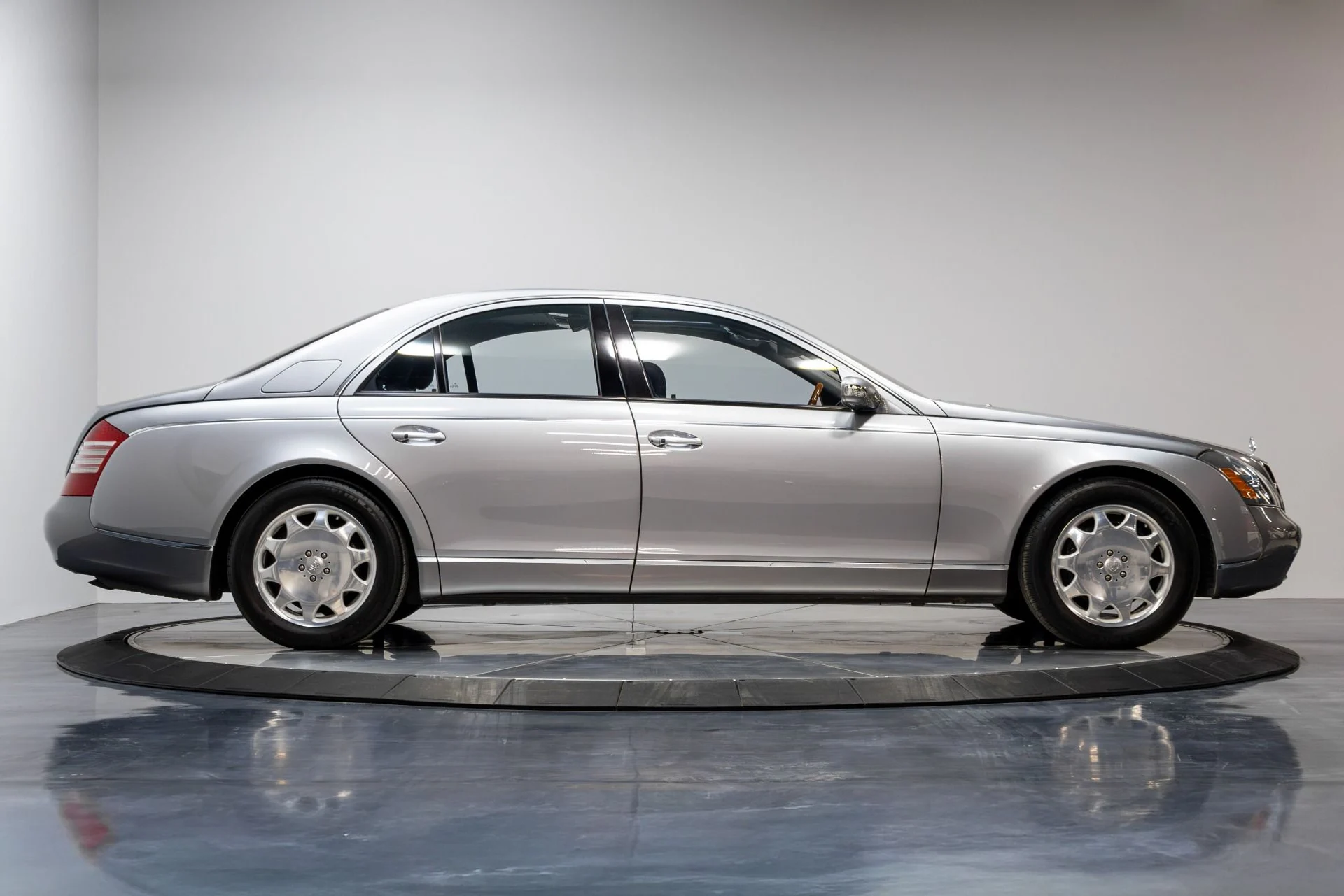 mph014_3491860831_Used_2004_Maybach_57_1769486757_4f81c82fb9