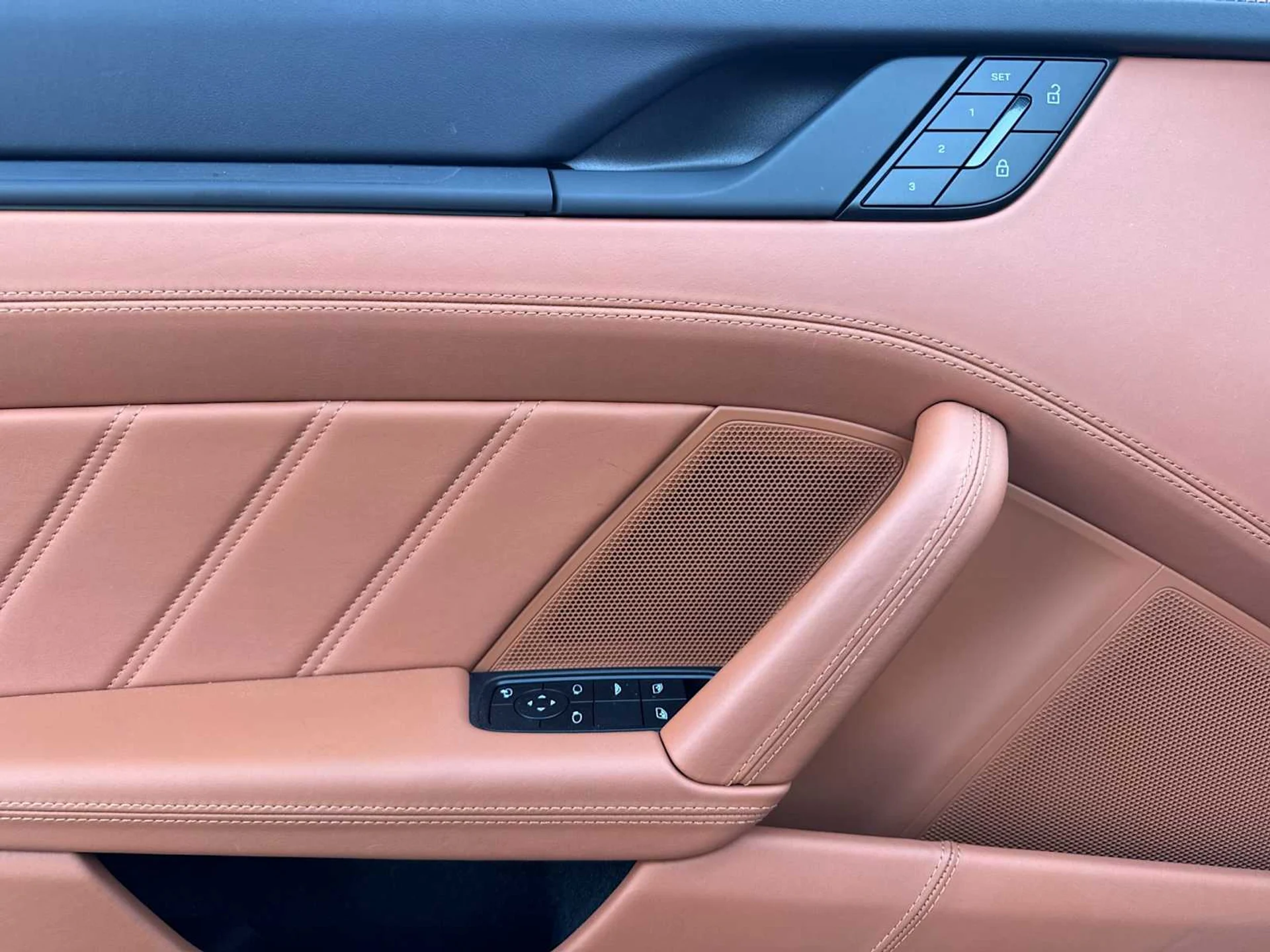 mph014_3494301137_500ffd7bfbf421614deed5b2c1271cbex_24d37c8c45