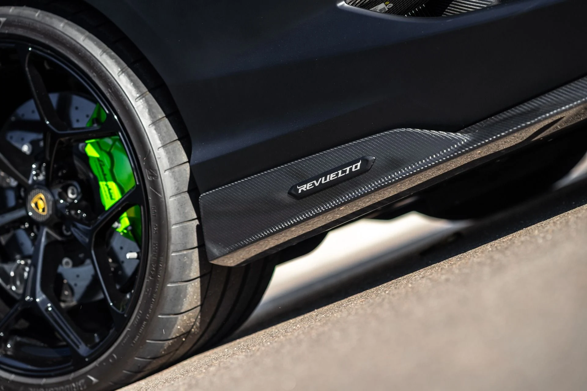 mph014_349431148_Used_2025_Lamborghini_Revuelto_1791313060_7b49ddff82