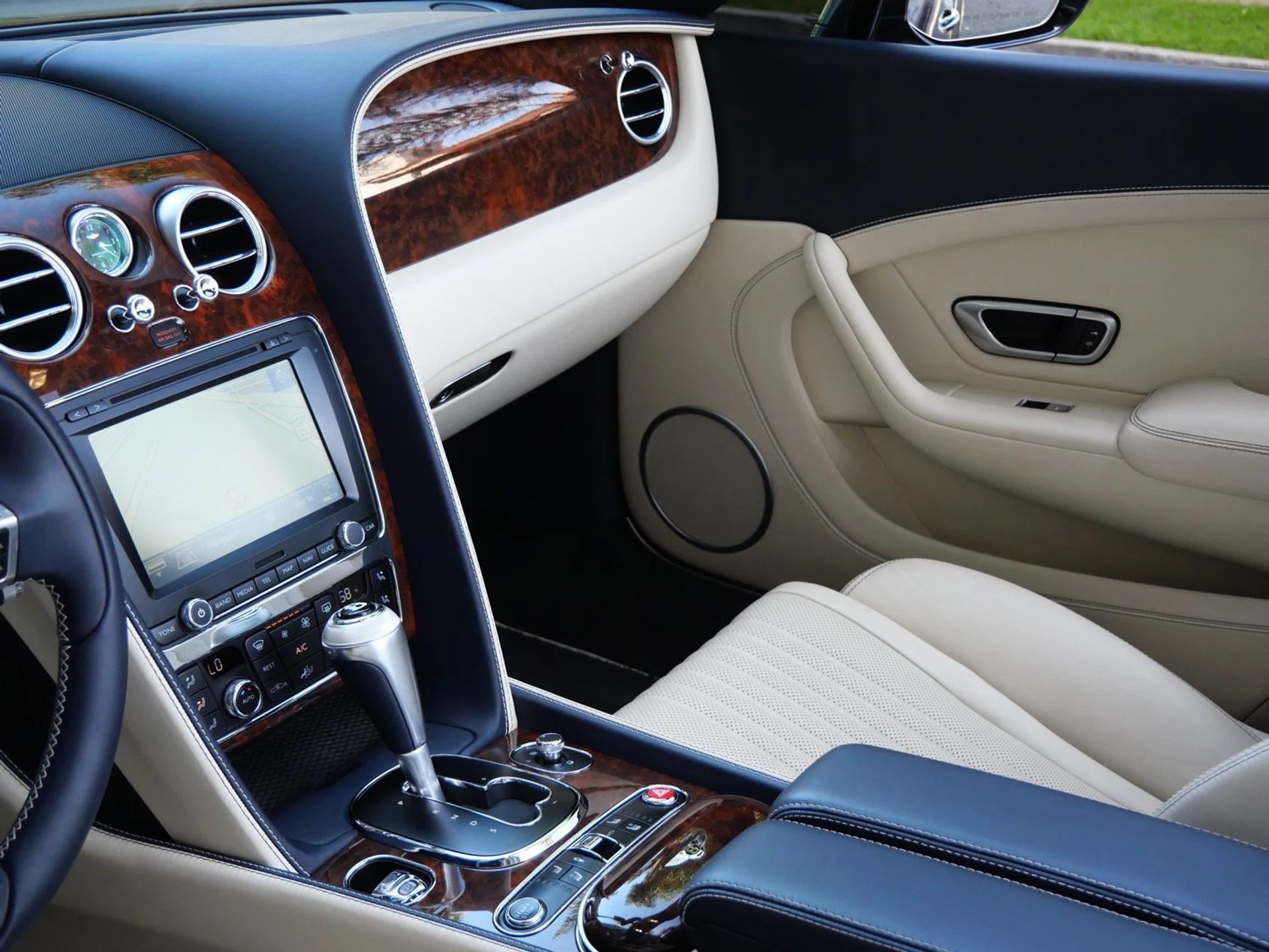 mph014_3499767118_a6522de844fa1333921232409474a311x_3e0cc83f27