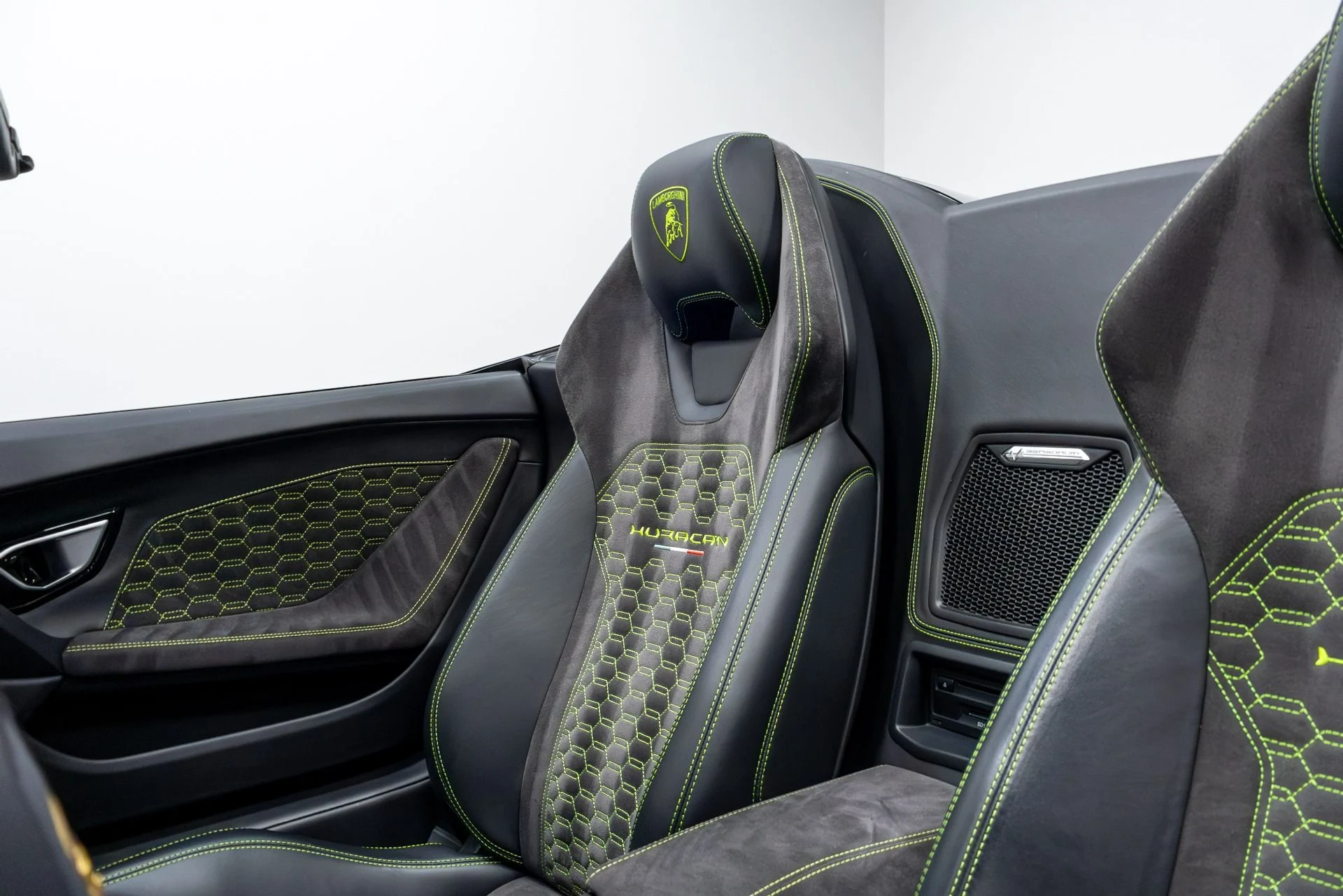 mph014_3510935950_Used_2017_Lamborghini_Huracan_1775865662_26268477b7