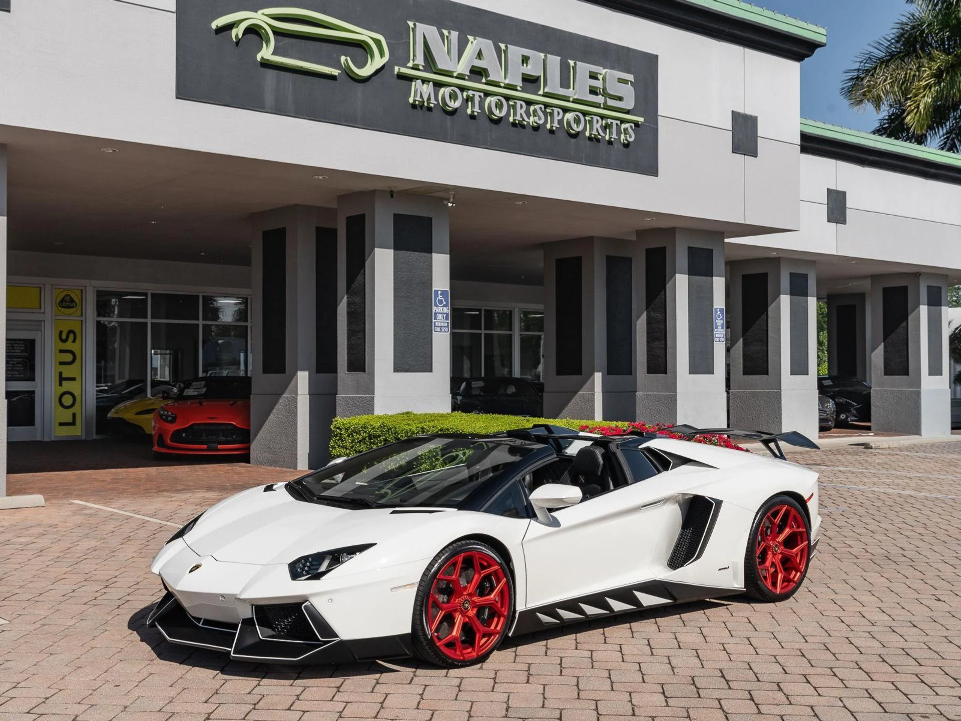mph014_3514577871_Used_2016_Lamborghini_Aventador_LP_700_4_1777082794_6ee558c132