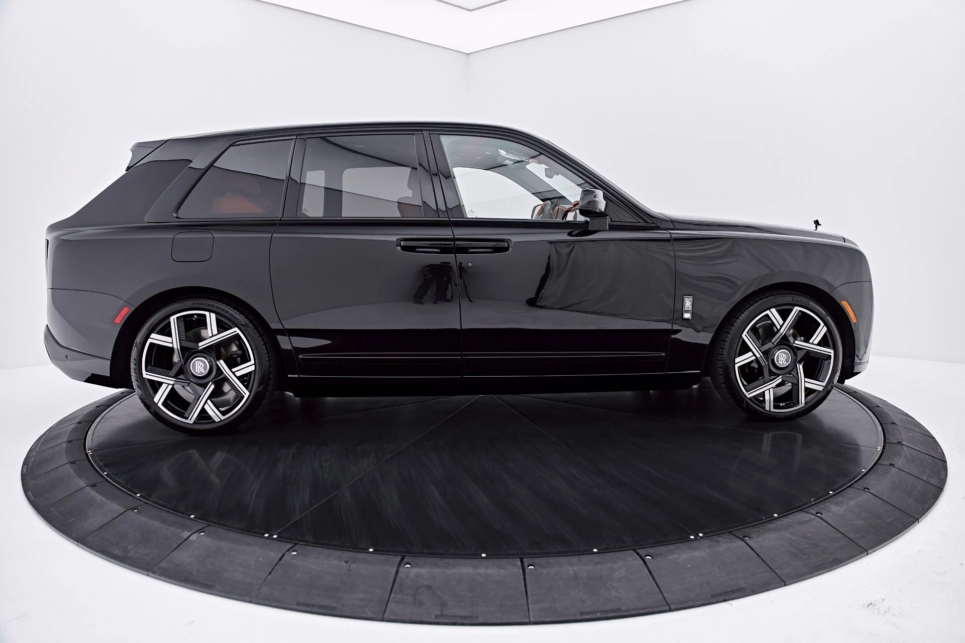 mph014_3568905067_Used_2026_Rolls_Royce_Cullinan_Black_Badge_1787961229_76a497b699