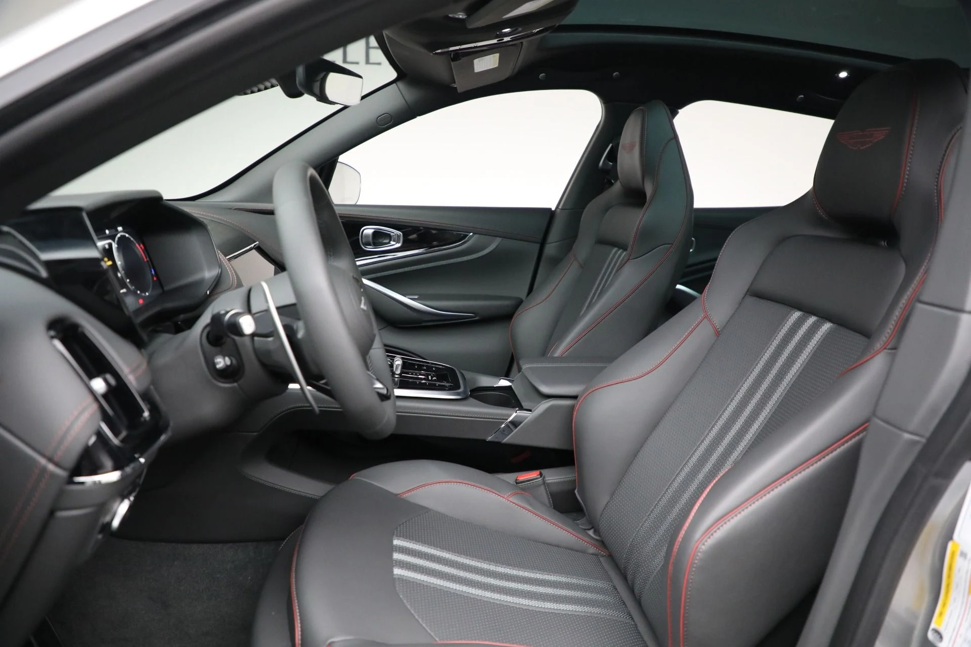 mph014_3573661508_New_2025_Aston_Martin_DBX_707_1a71702c64