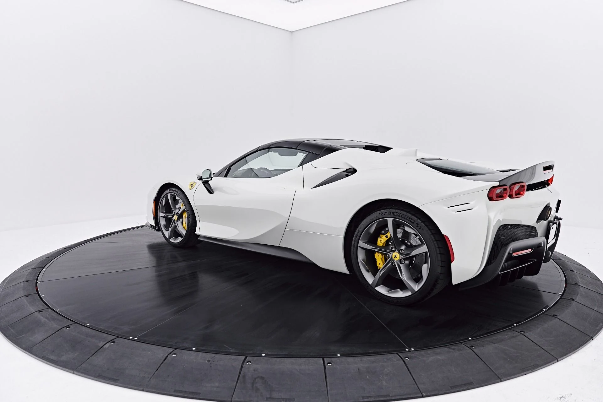mph014_357994179_Used_2022_Ferrari_SF_90_Spider_Base_1787100301_1a06ad6dcd