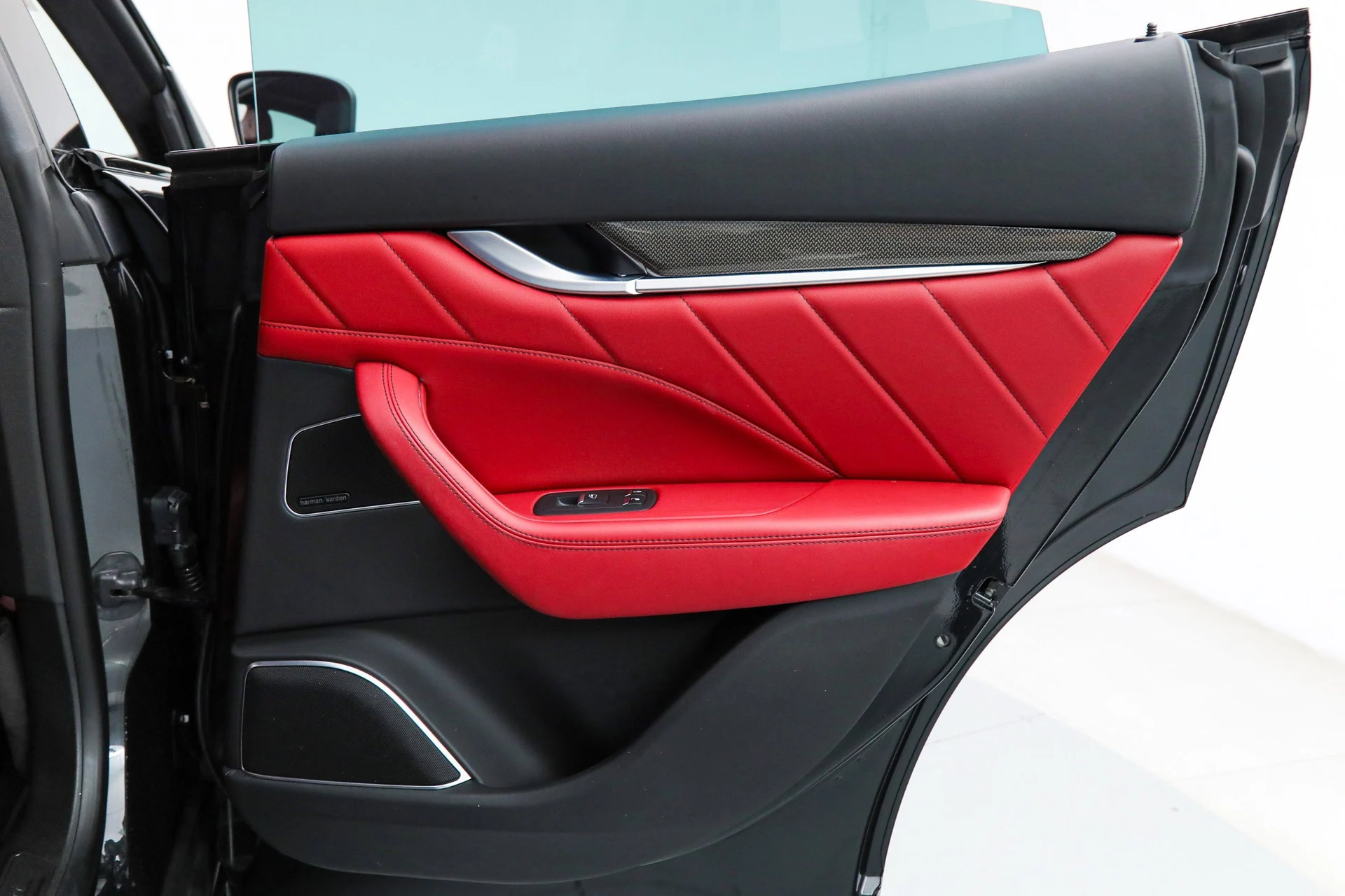 mph014_35877805_356f348caf3ac5222a49e3240f0e9695_fc6bc459c9