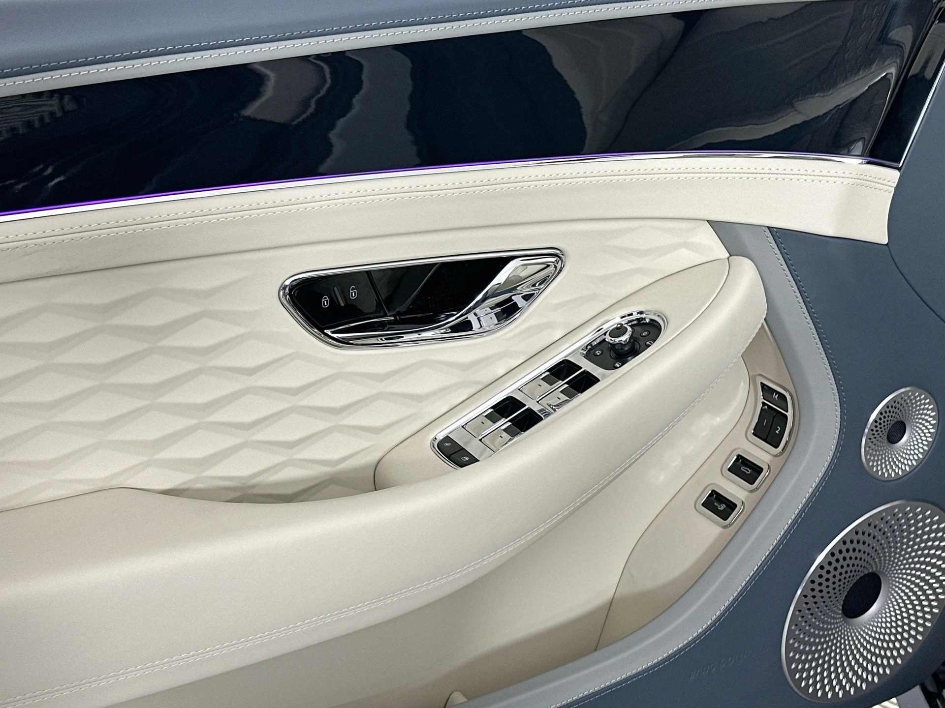 mph014_3591164682_15_ced3476efc