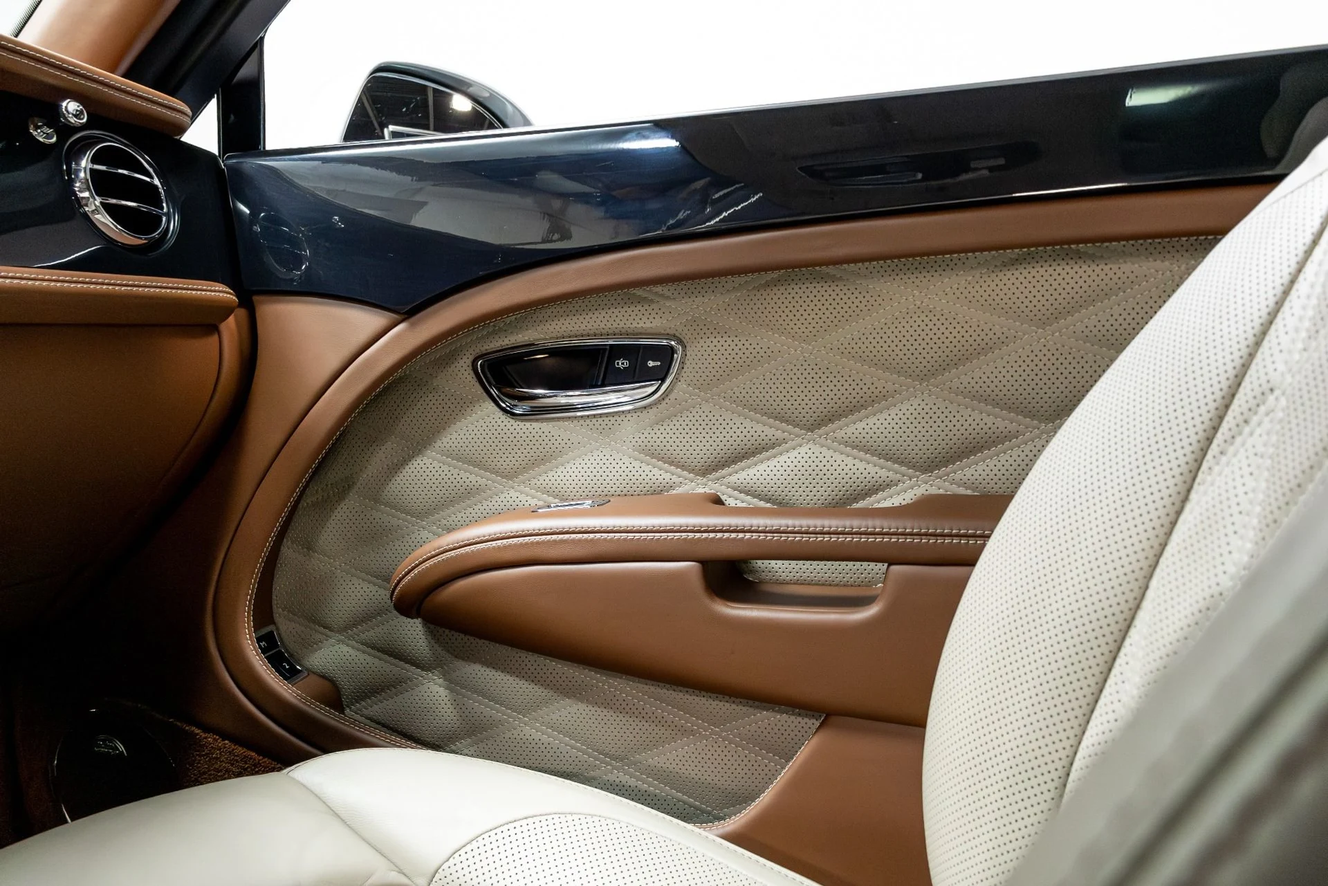 mph014_3592550263_Used_2017_Bentley_Mulsanne_Speed_1775685979_33c5492cbd