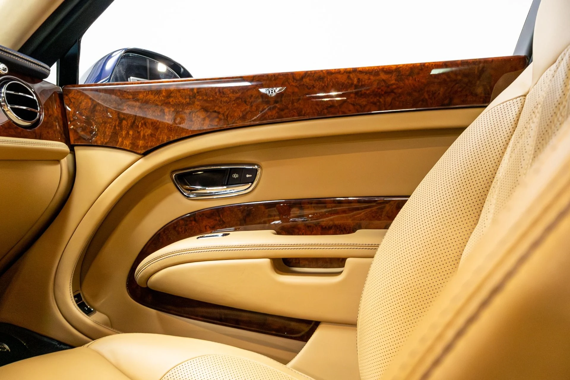 mph014_3597138247_Used_2017_Bentley_Mulsanne_1775514187_9dccacef0a