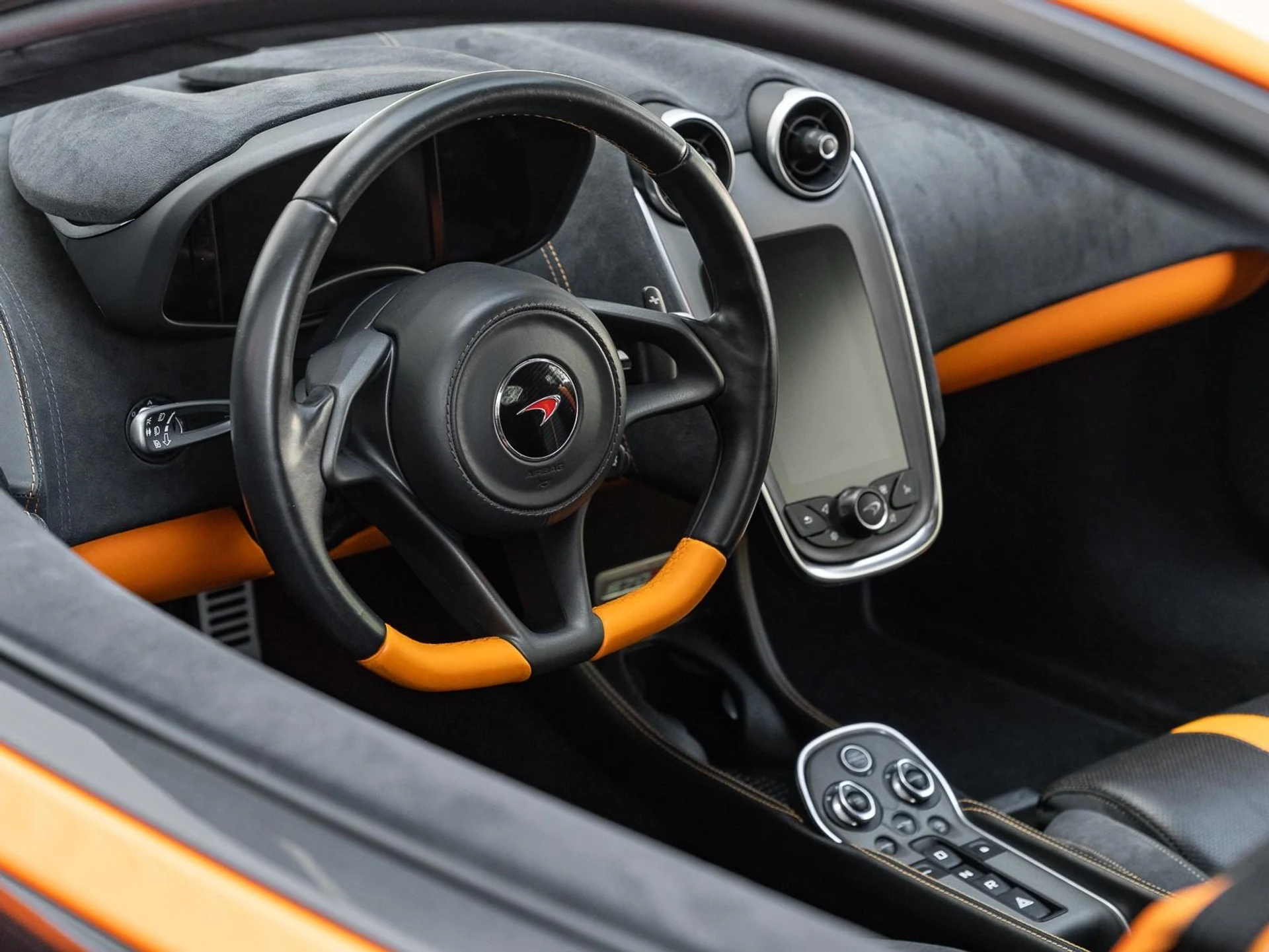 mph014_3601784680_Used_2016_Mc_Laren_570_S_1756483743_ffe69e5970