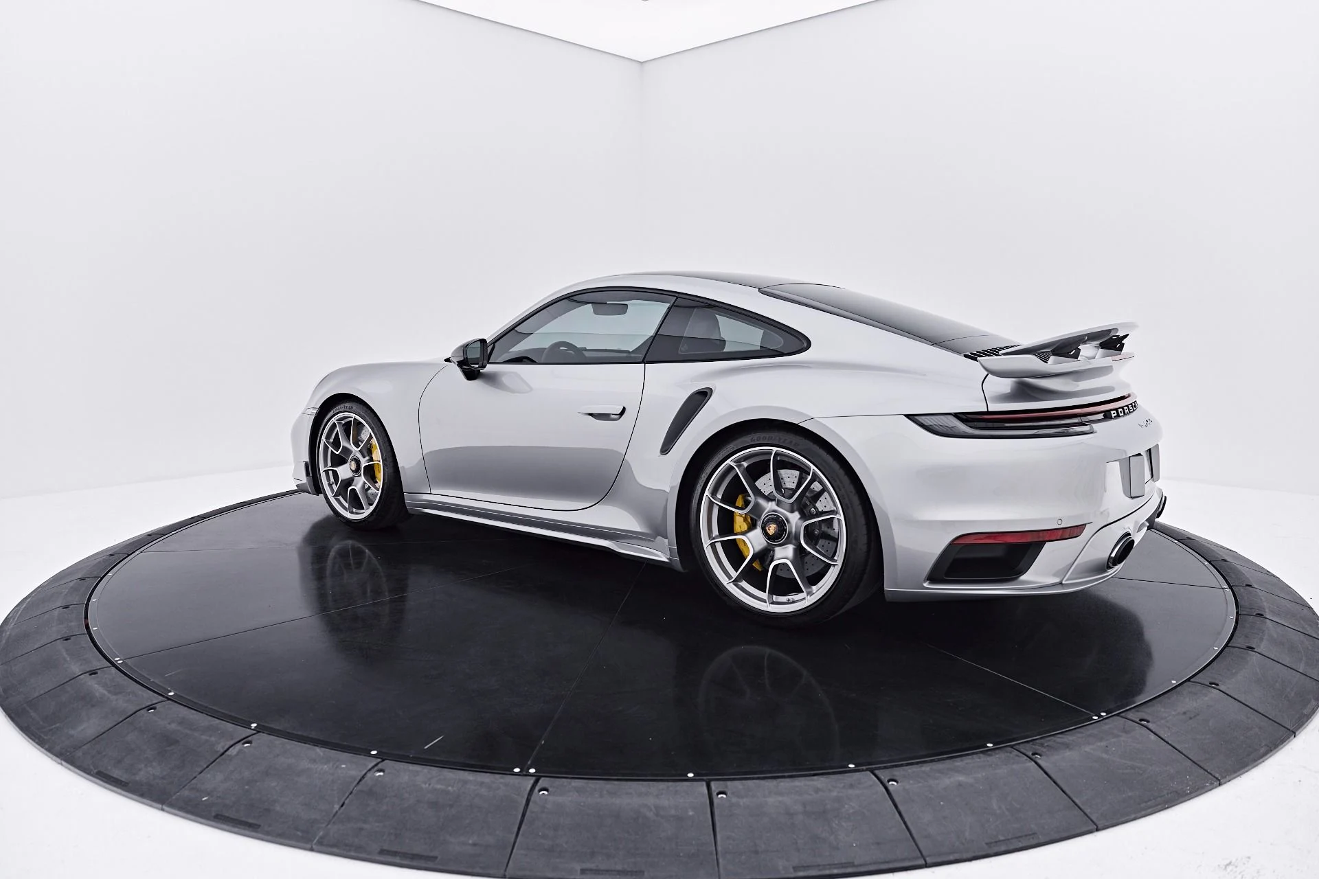 mph014_3603973121_Used_2025_Porsche_911_Turbo_S_1785539124_cd4482b4ae