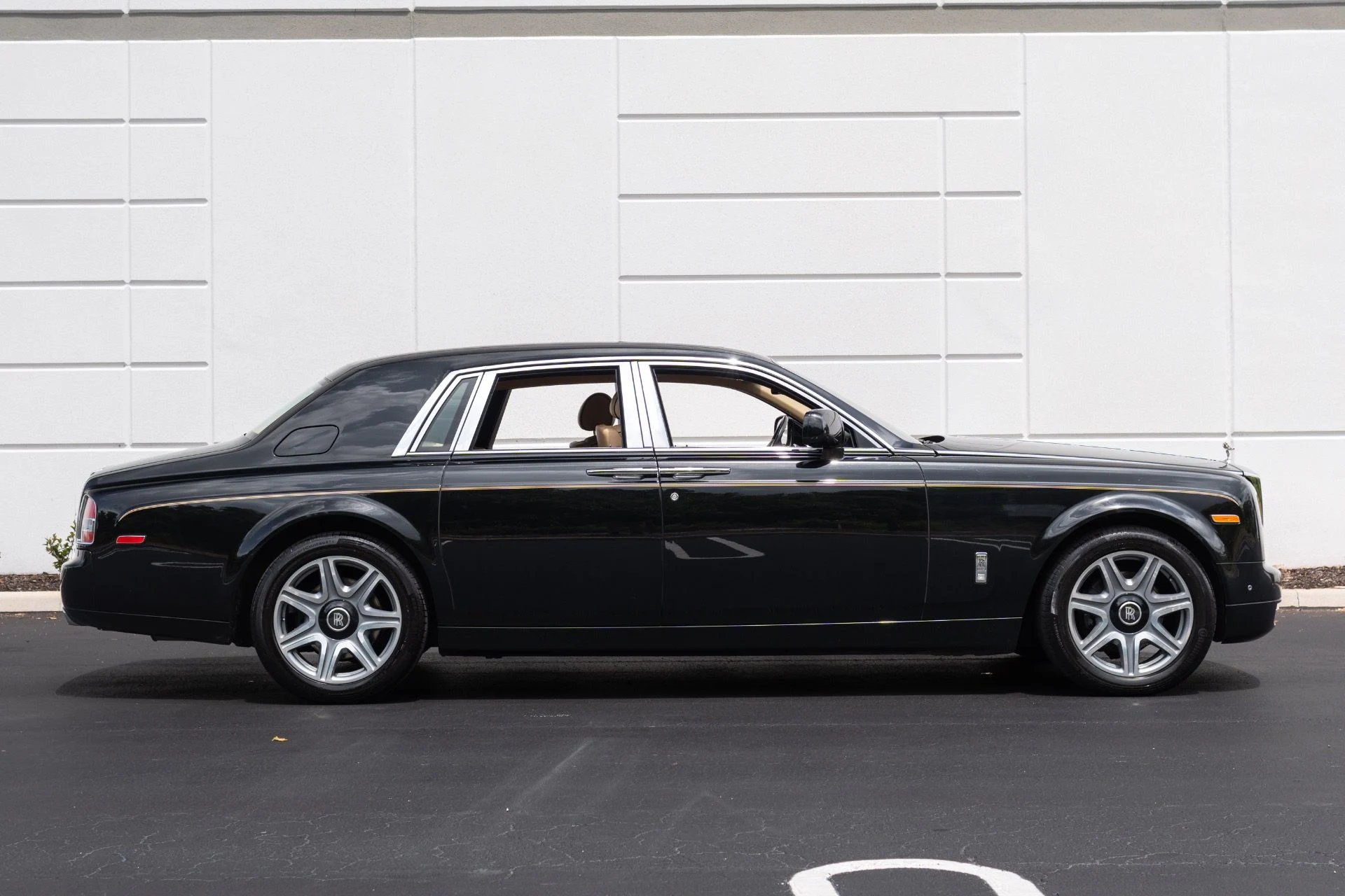 mph014_3605514980_Used_2015_Rolls_Royce_Phantom_1779983365_ebf65342f0