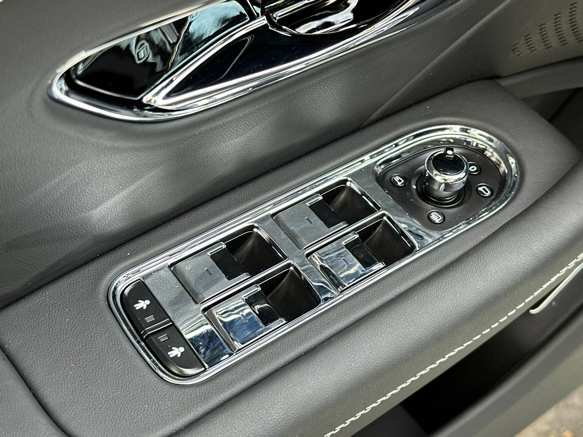 mph014_3605891088_New_2025_Bentley_Flying_Spur_Speed_1760604234_82a71b9ec7