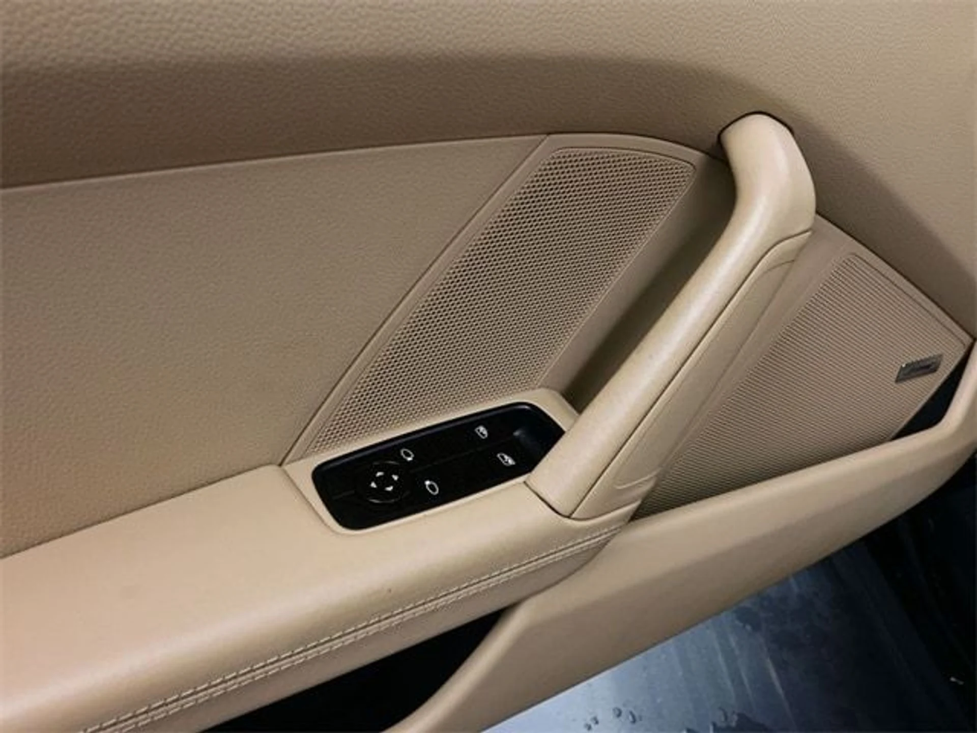 mph014_3605949320_4405a13fbcf3fb07937b1c4d5572bc72x_d9a46300c2