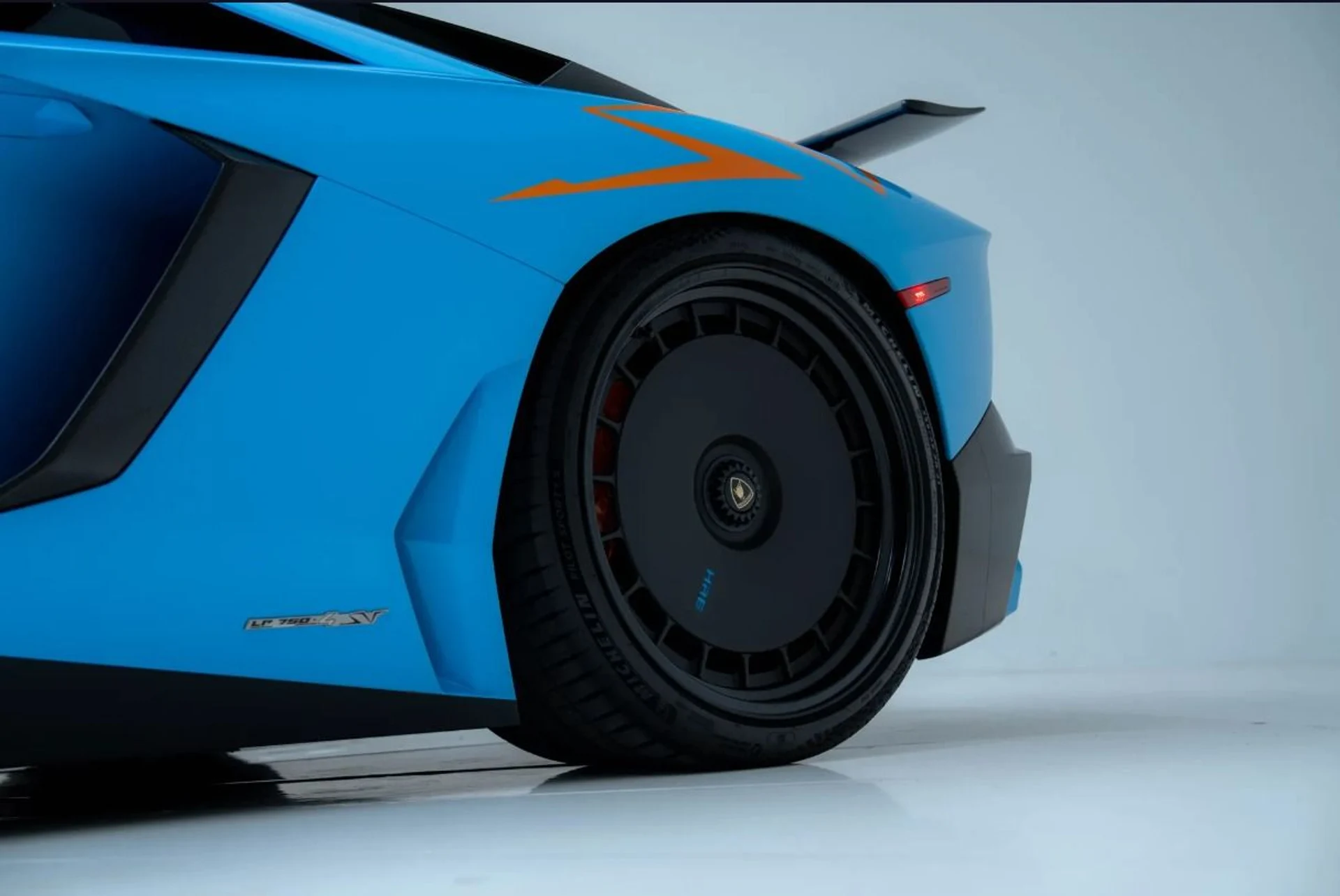 mph014_3606927239_Used_2017_Lamborghini_Aventador_SV_1786551969_6848b7824c