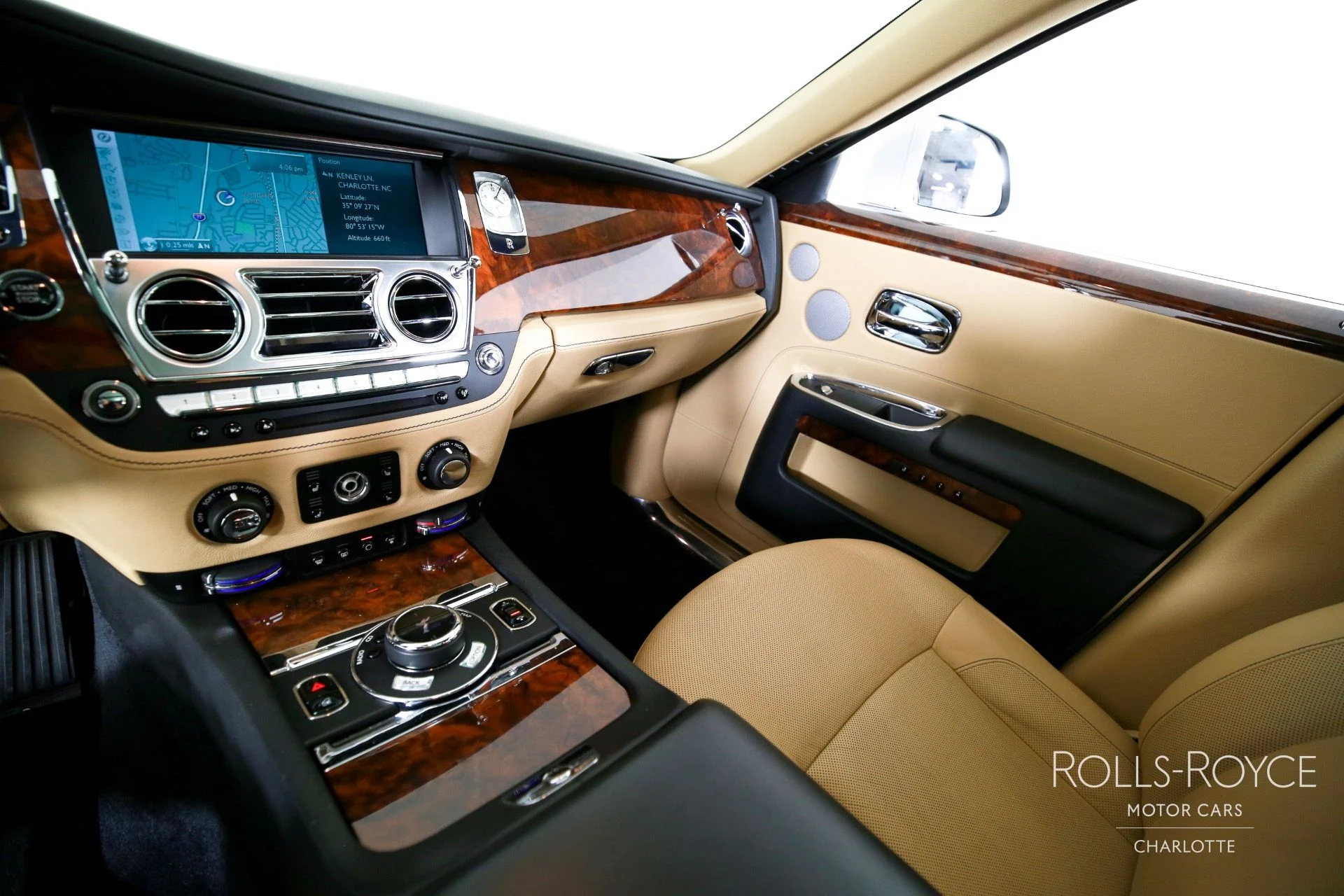 mph014_3611103807_Used_2014_Rolls_Royce_Ghost_1757714696_52c09356e3