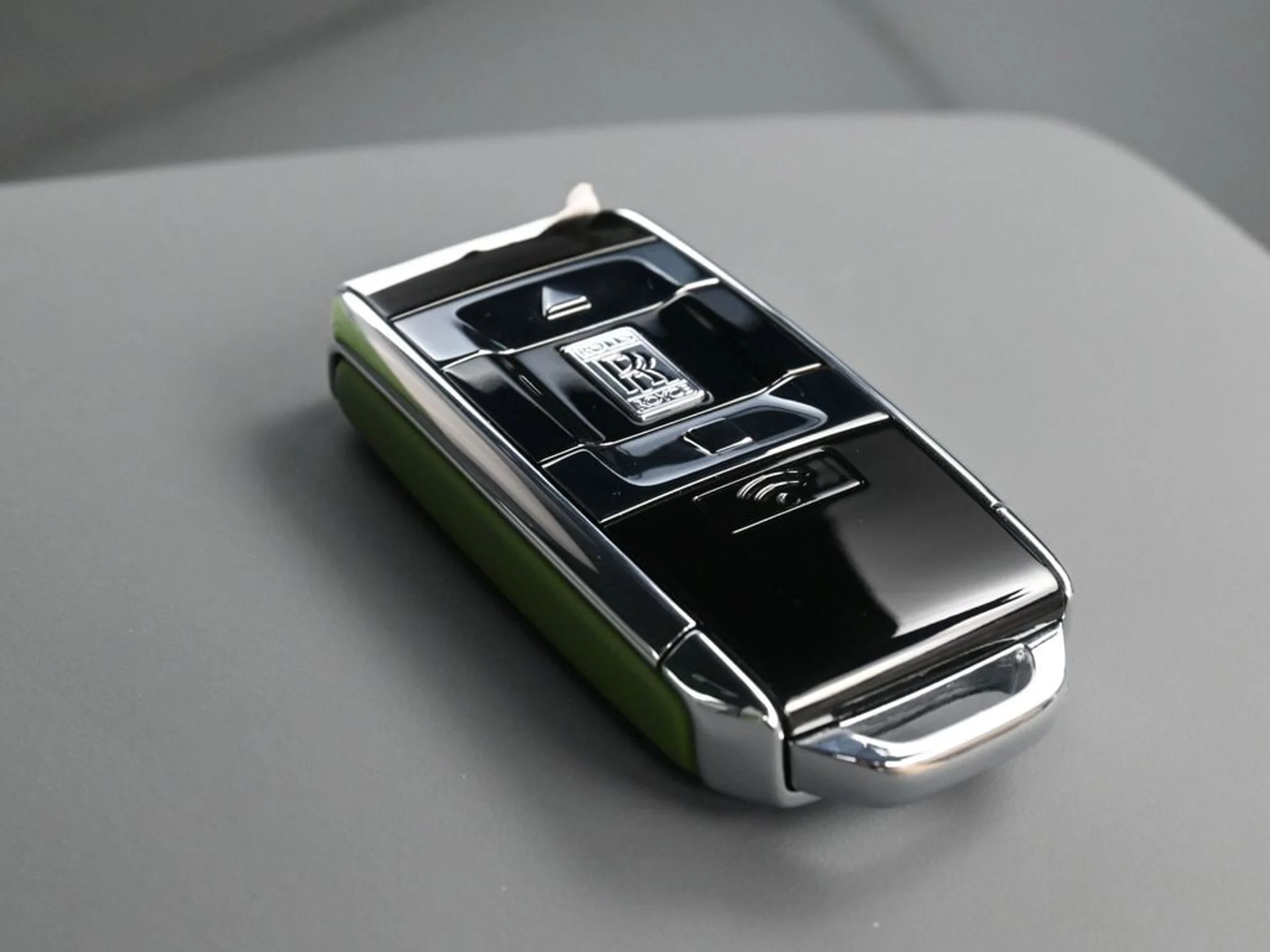 mph014_3613510206_1b9eb53e1a2b6d4125eb590707e003bax_830ae112b3