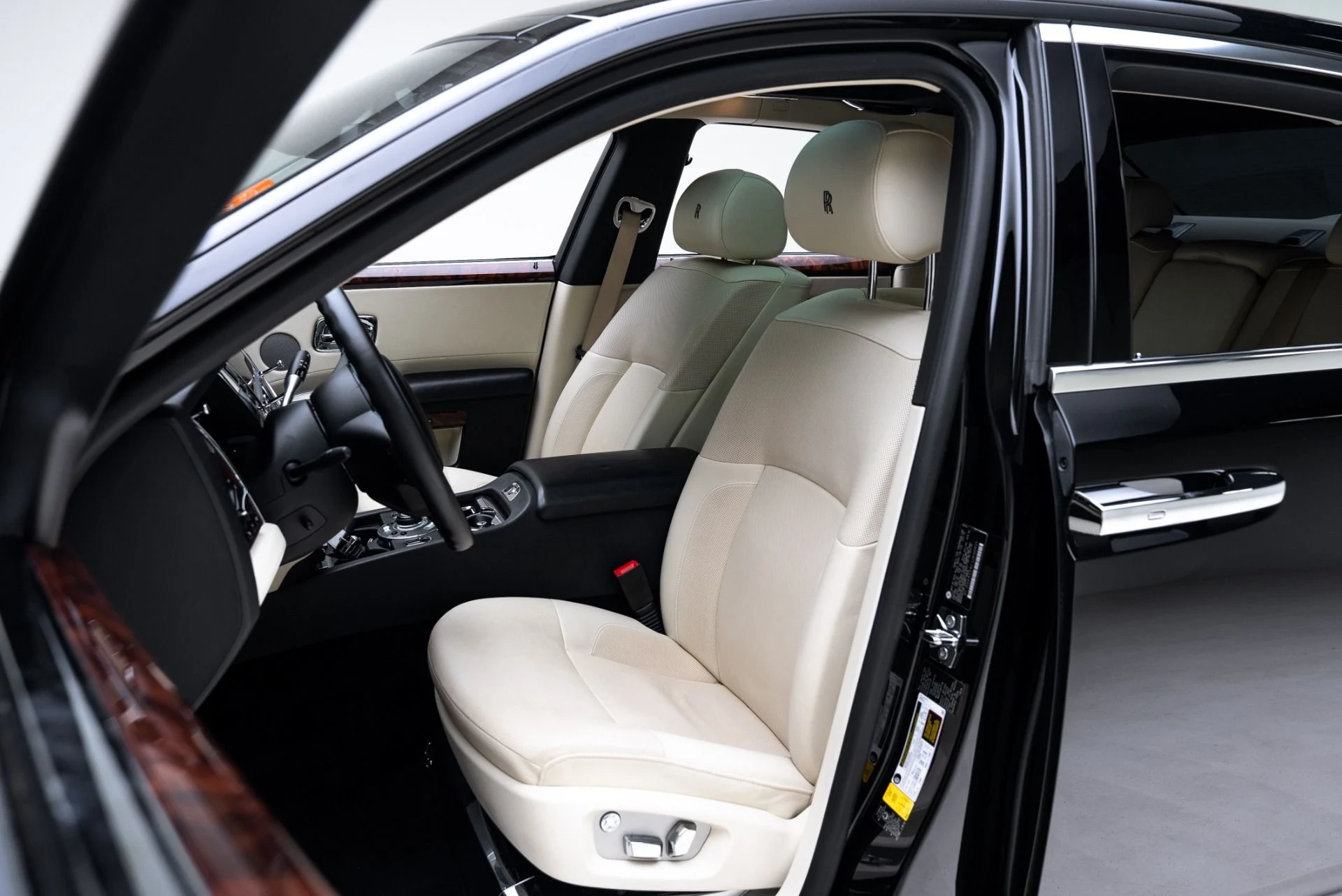 mph014_3617360587_Used_2012_Rolls_Royce_Ghost_1774974824_5ef858d82a