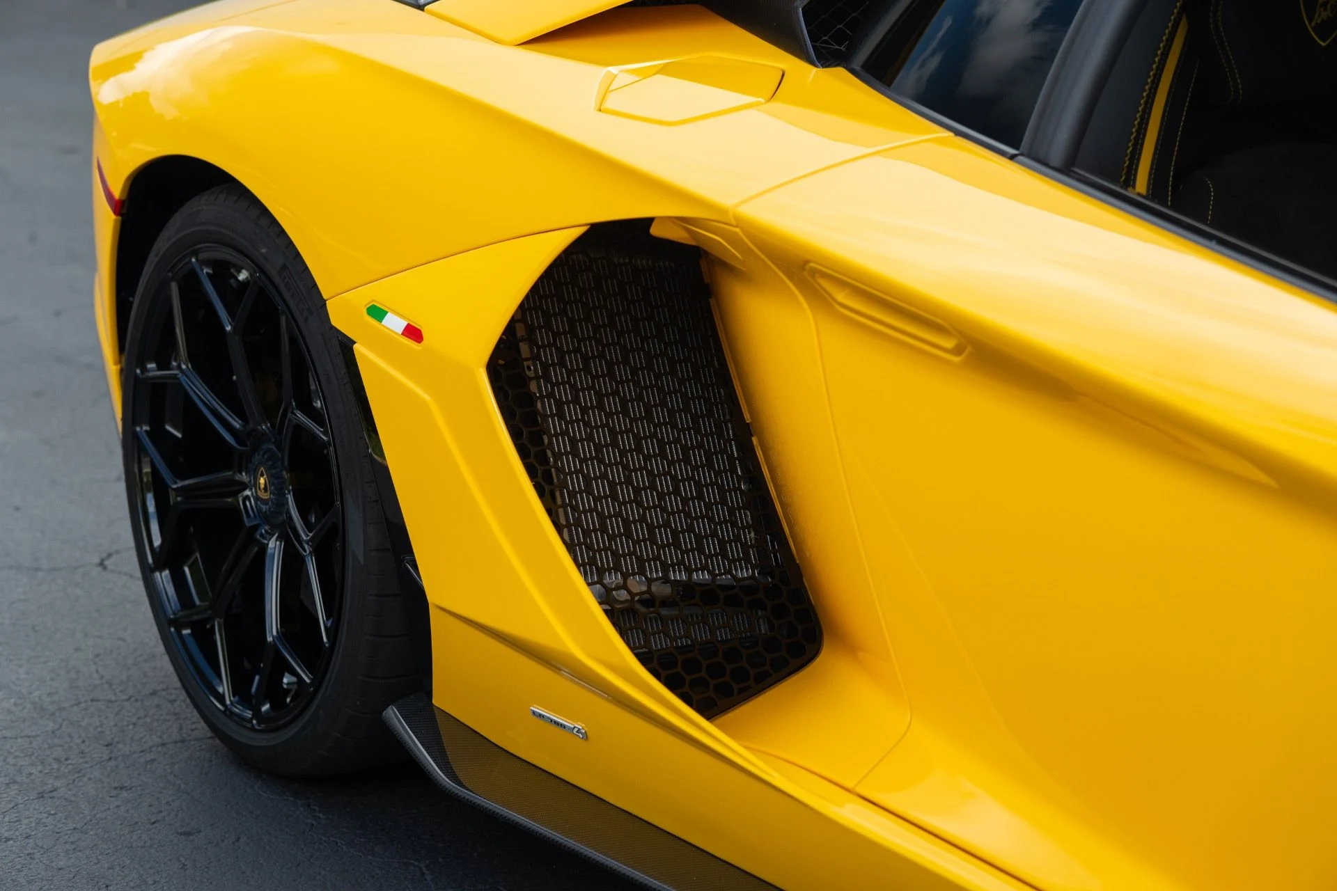 mph014_3638750408_Used_2022_Lamborghini_Aventador_LP_780_4_Ultimae_1757714109_f50c365397