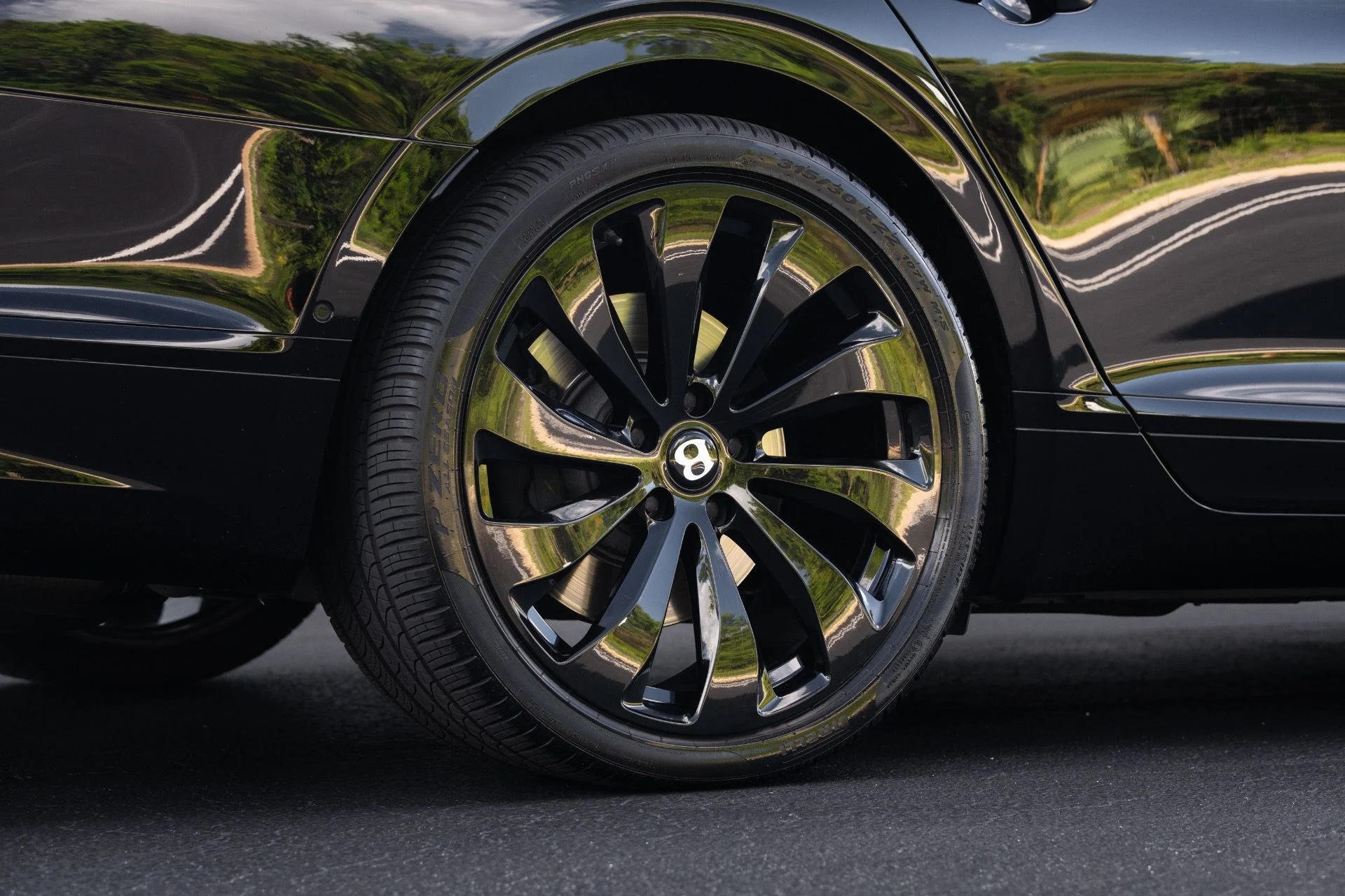 mph014_3639771442_Used_2023_Bentley_Flying_Spur_S_V8_1778782784_70381b231a