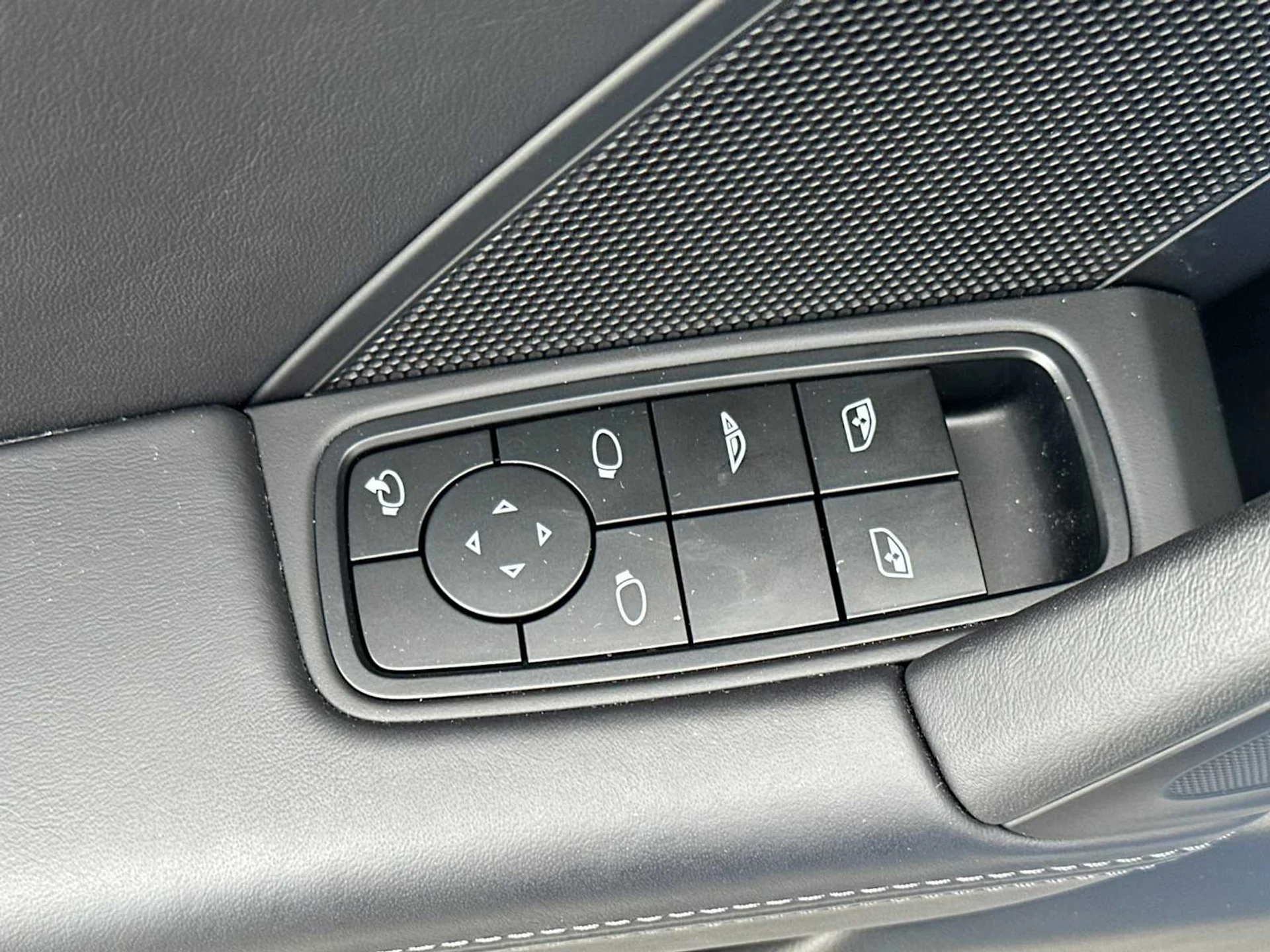 mph014_3642041008_930e023481c548f8afe5ec401088bff1x_9567db2768