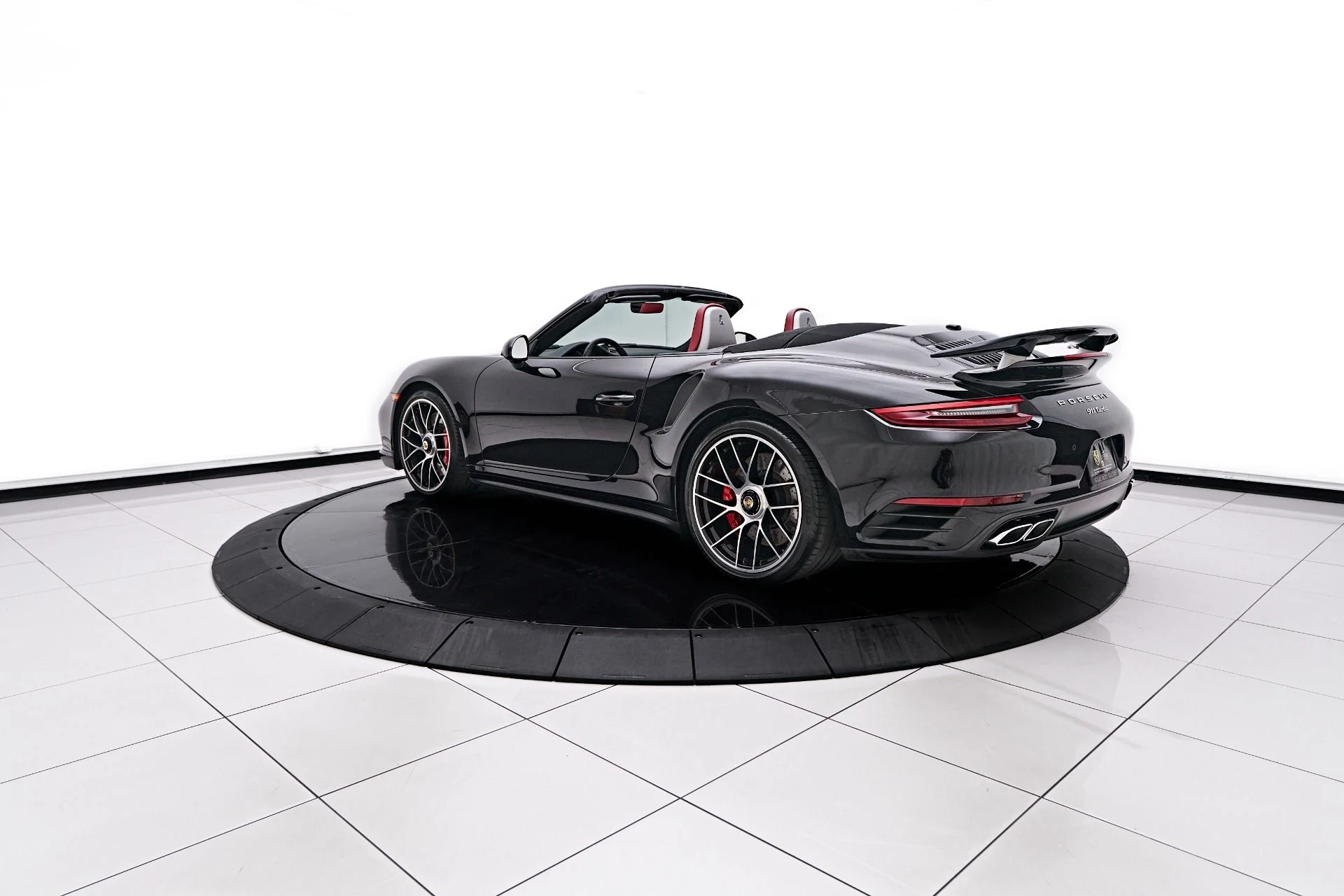 mph014_3643068252_Used_2019_Porsche_911_Turbo_1750270685_f8537ab48f