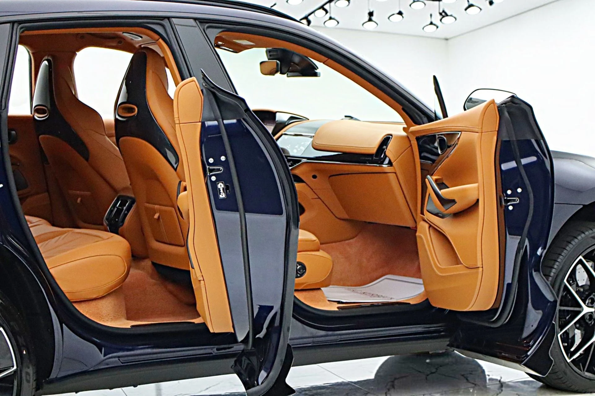 mph014_3647754400_New_2026_Aston_Martin_DBX_S_e57c922c02